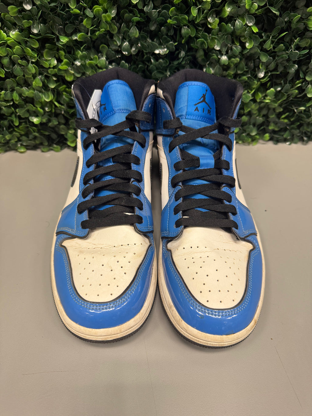 Jordan 1 Mid "Signal Blue" Size 9 Preowned