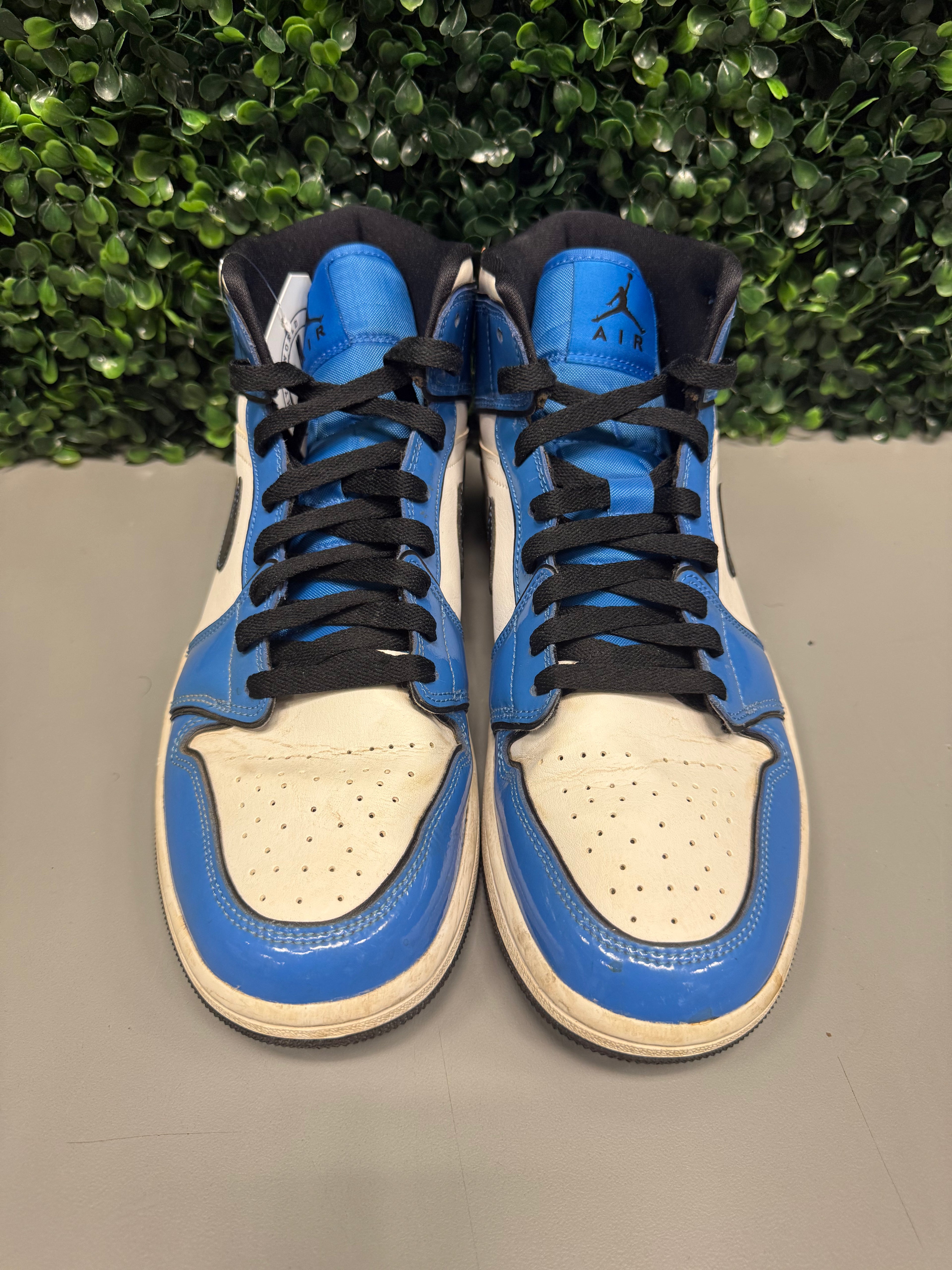 Jordan 1 Mid "Signal Blue" Size 9 Preowned