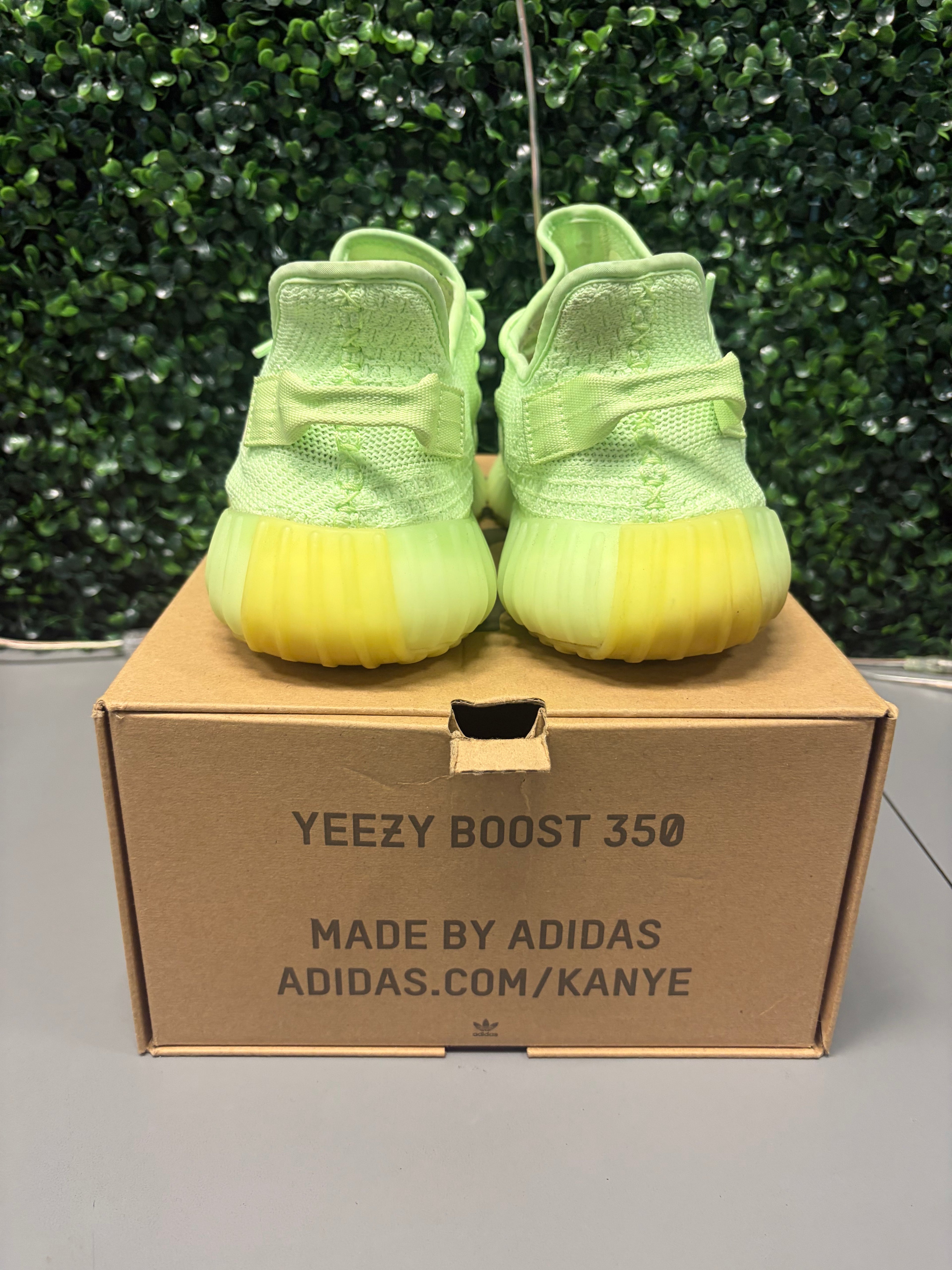 Adidas Yeezy Boost 350 V2 "Glow" Size 11 Preowned