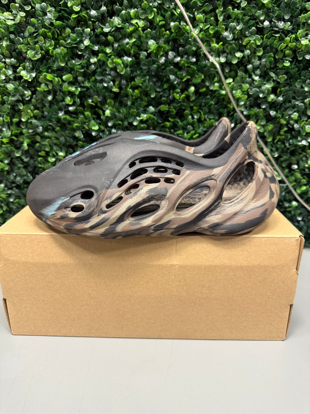 Yeezy Foam RNNR "Mx Cinder" Size 10 Preowned