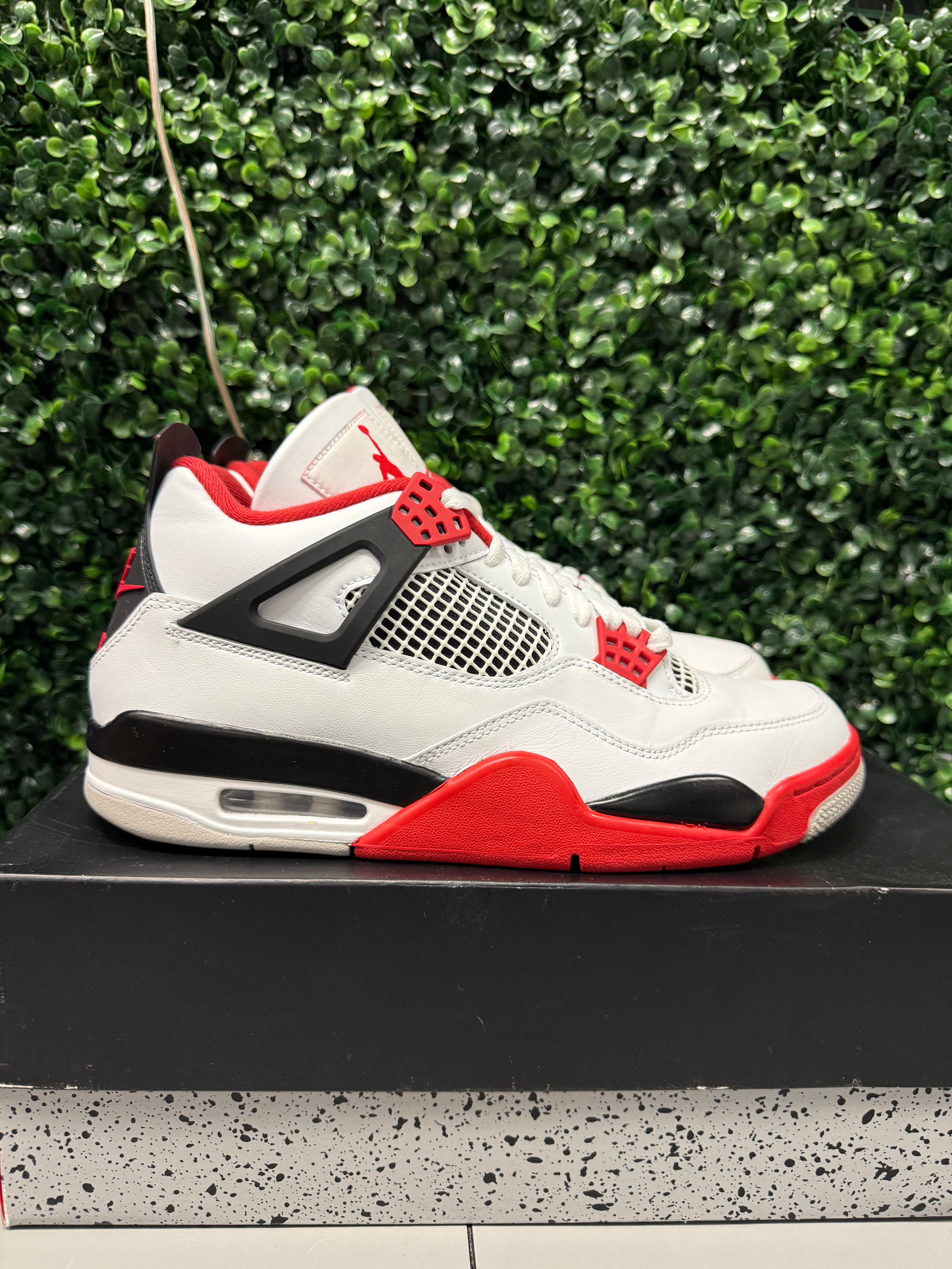 Jordan 4 "Fire Red" Size 10 Preowned