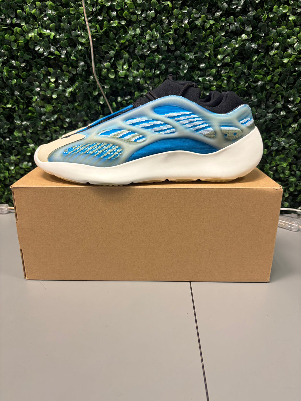 Yeezy 700 V3 "Arzareth" Size 13.5 Preowned