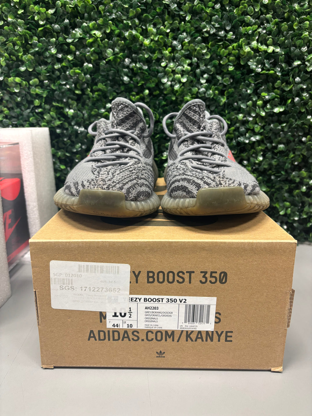 Yeezy 350 V2 "Beluga 2.0" Size 10.5 Preowned