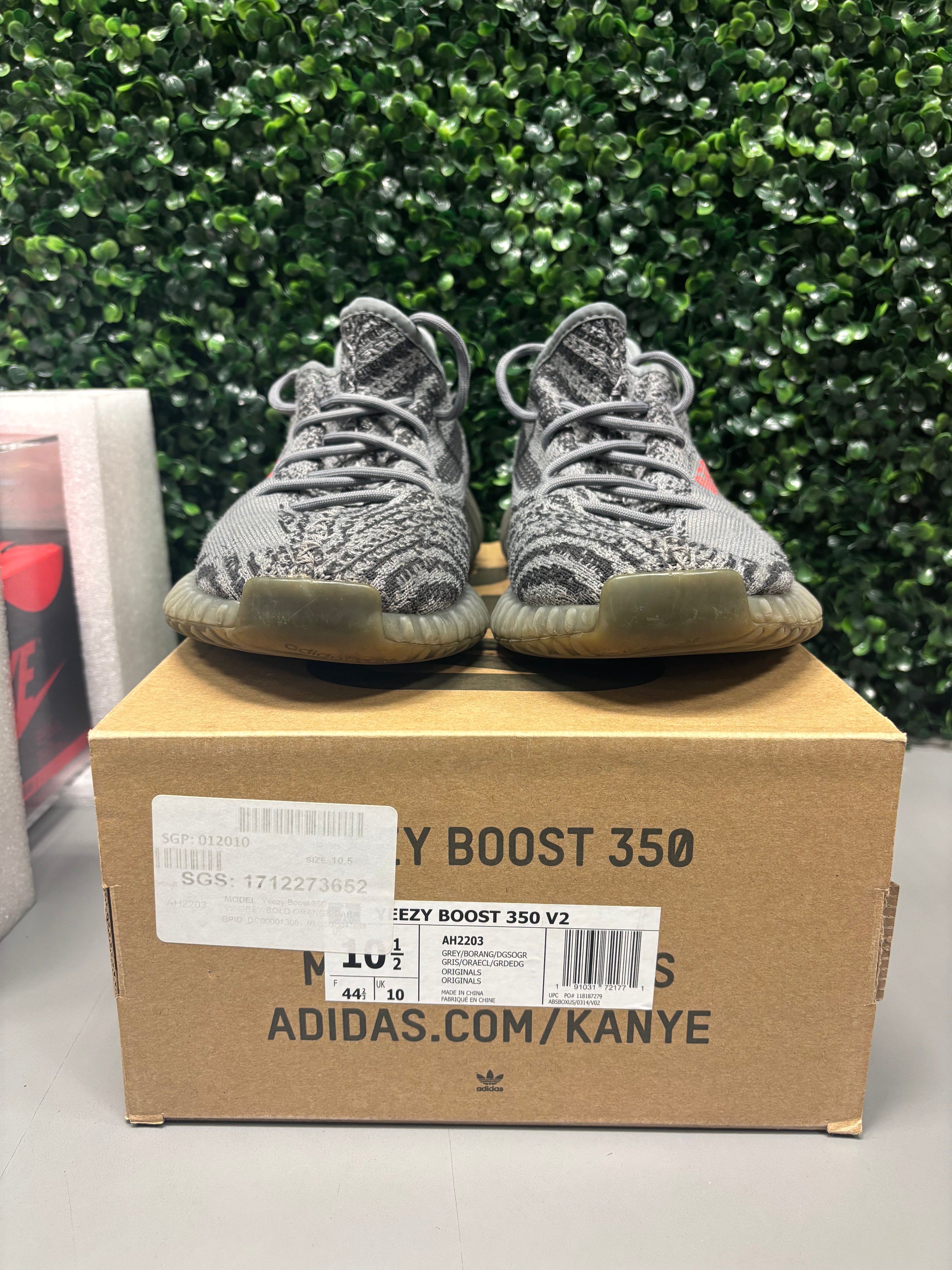 Yeezy 350 V2 "Beluga 2.0" Size 10.5 Preowned