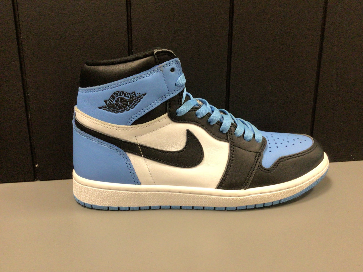 Jordan 1 High “UNC” Size 7.5 Preowned