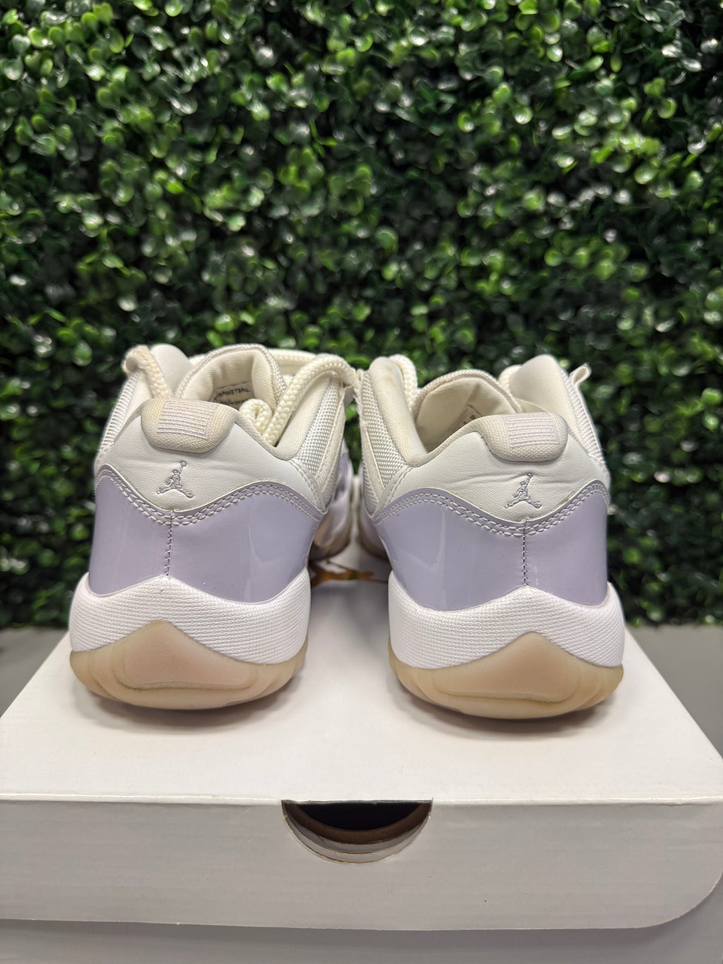 Jordan 11 Low "Pure Violet" Size 6.5Y / 8W Preowned