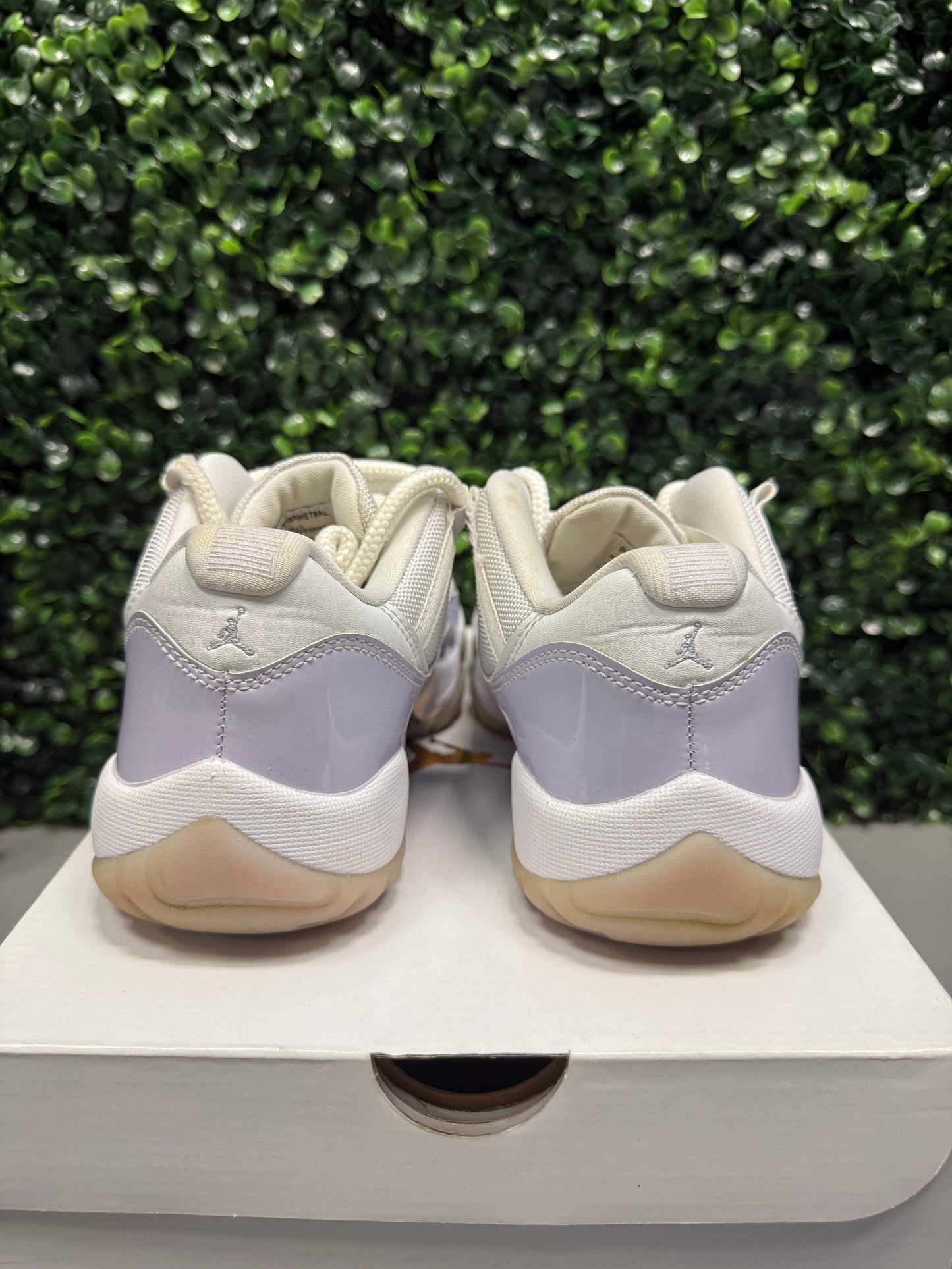 Jordan 11 Low "Pure Violet" Size 6.5Y / 8W Preowned