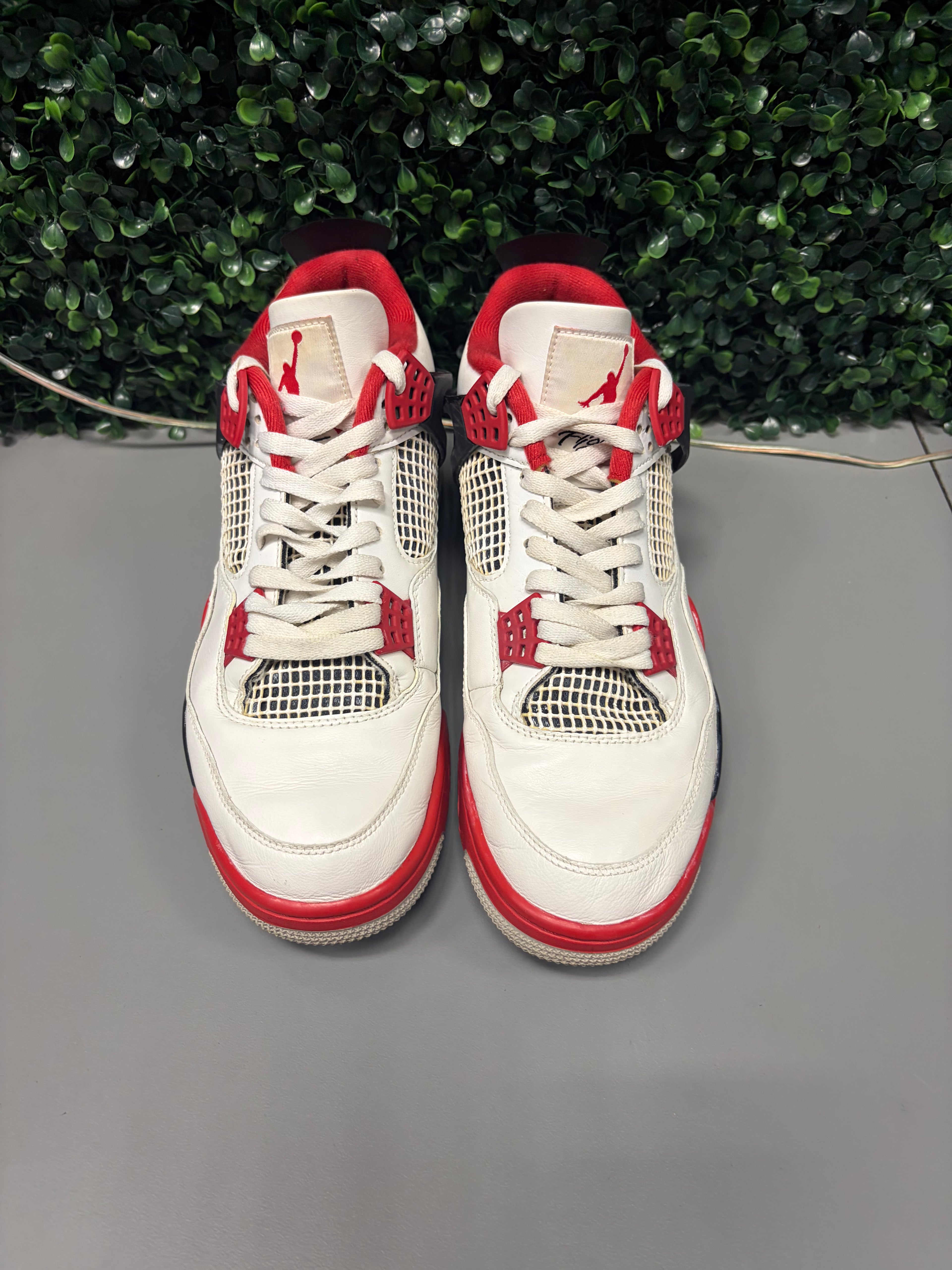 Jordan 4 Retro "Fire Red" Size 10.5 Preowned (NO BOX)