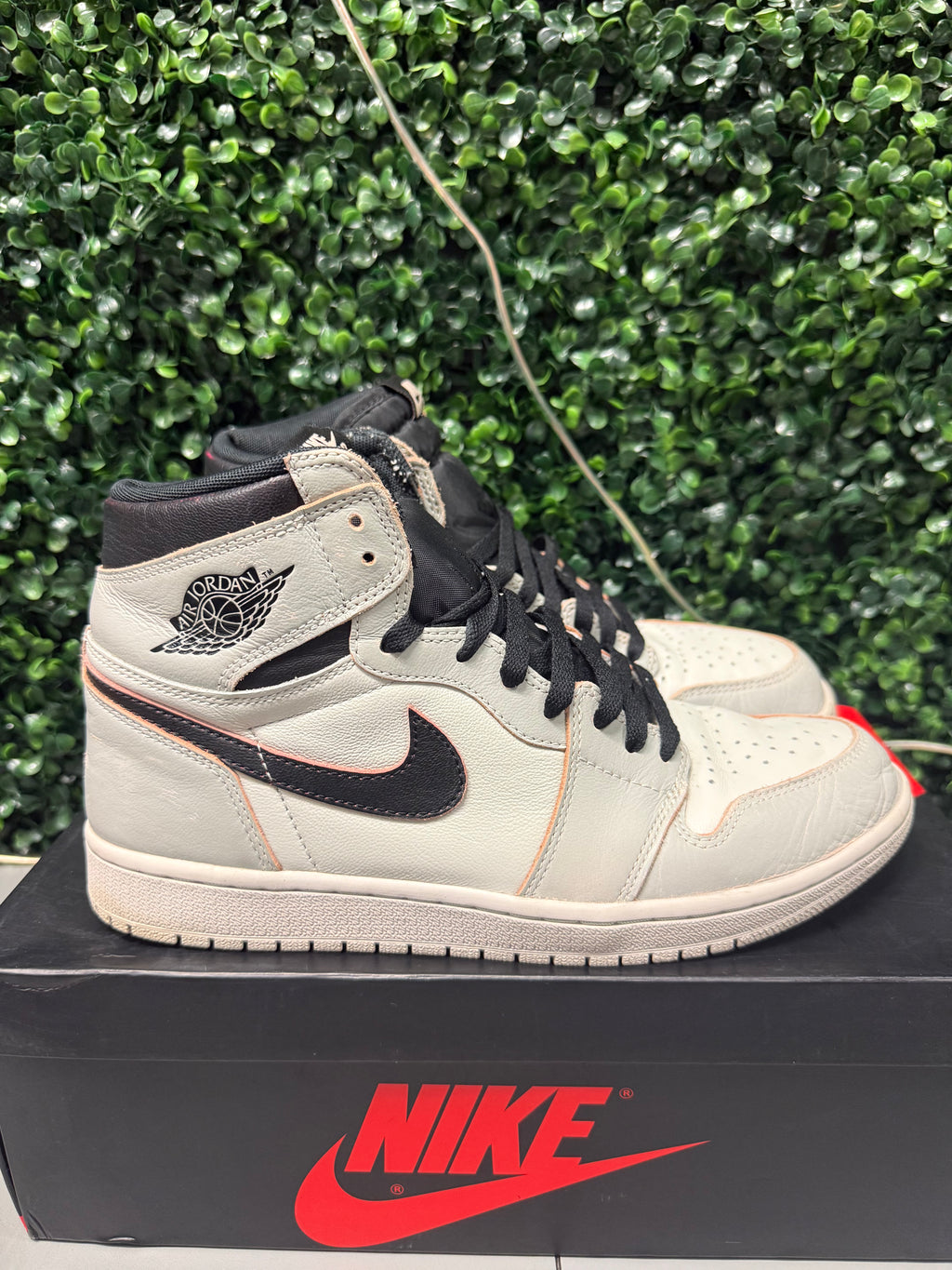 Jordan 1 Retro High OG Defiant SB "NYC to Paris" Size 10 Preowned