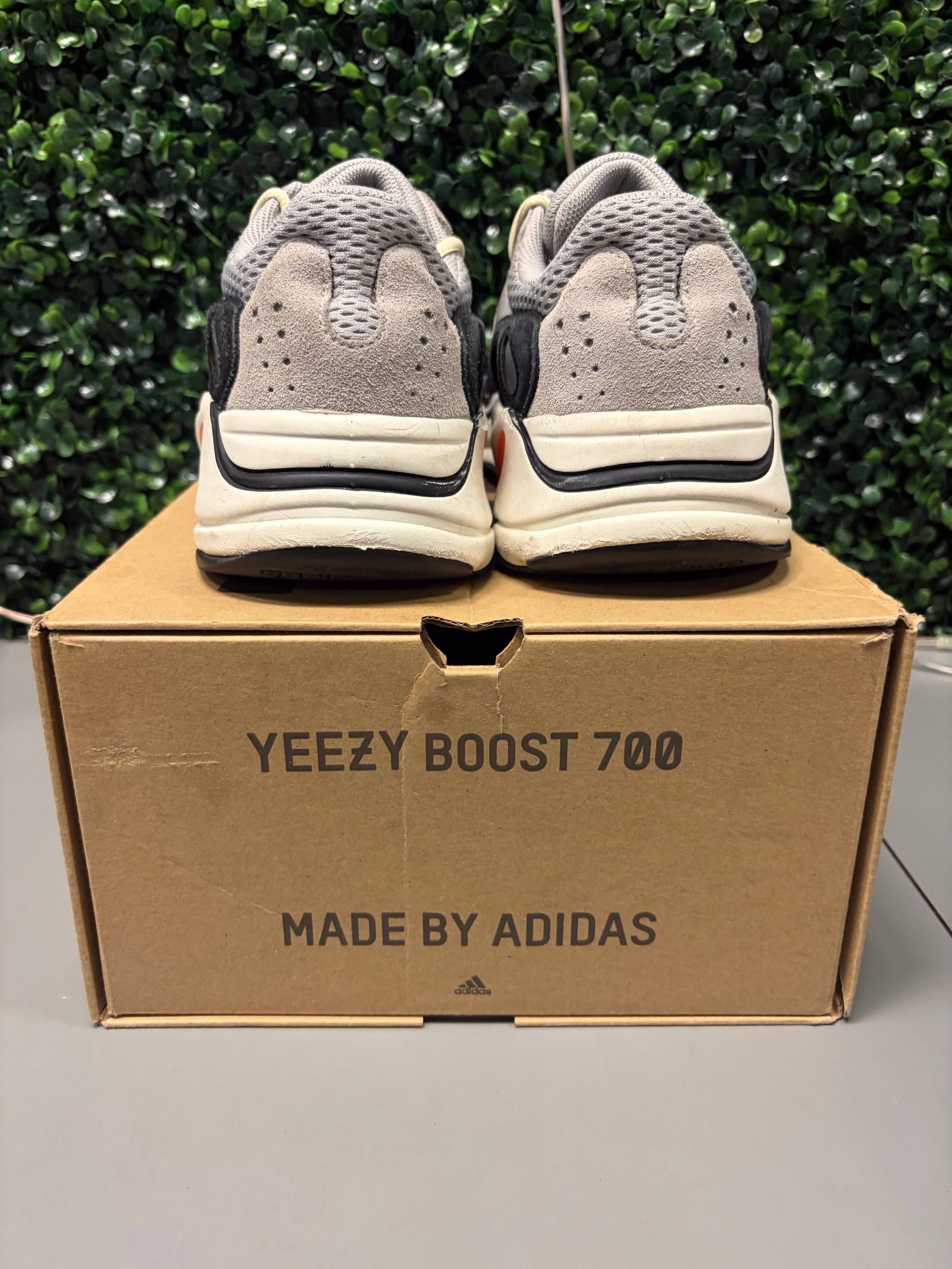 Yeezy Boost 700 "Wave Runner" Size 10 Preowned