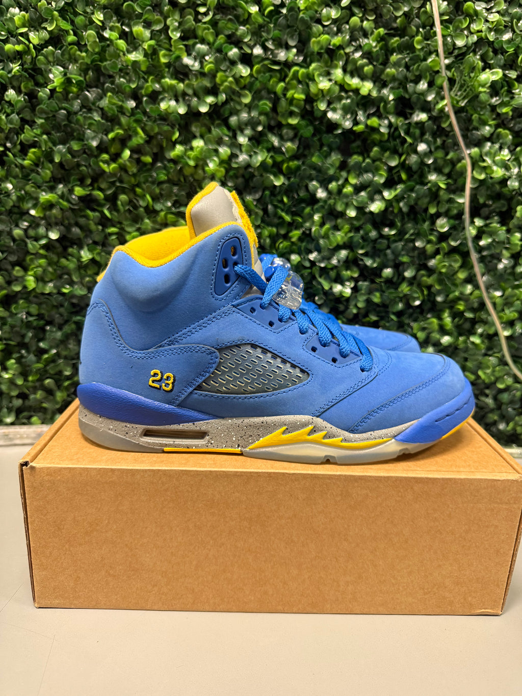 Jordan 5 "Laney Varsity Royal" Size 7Y Preowned