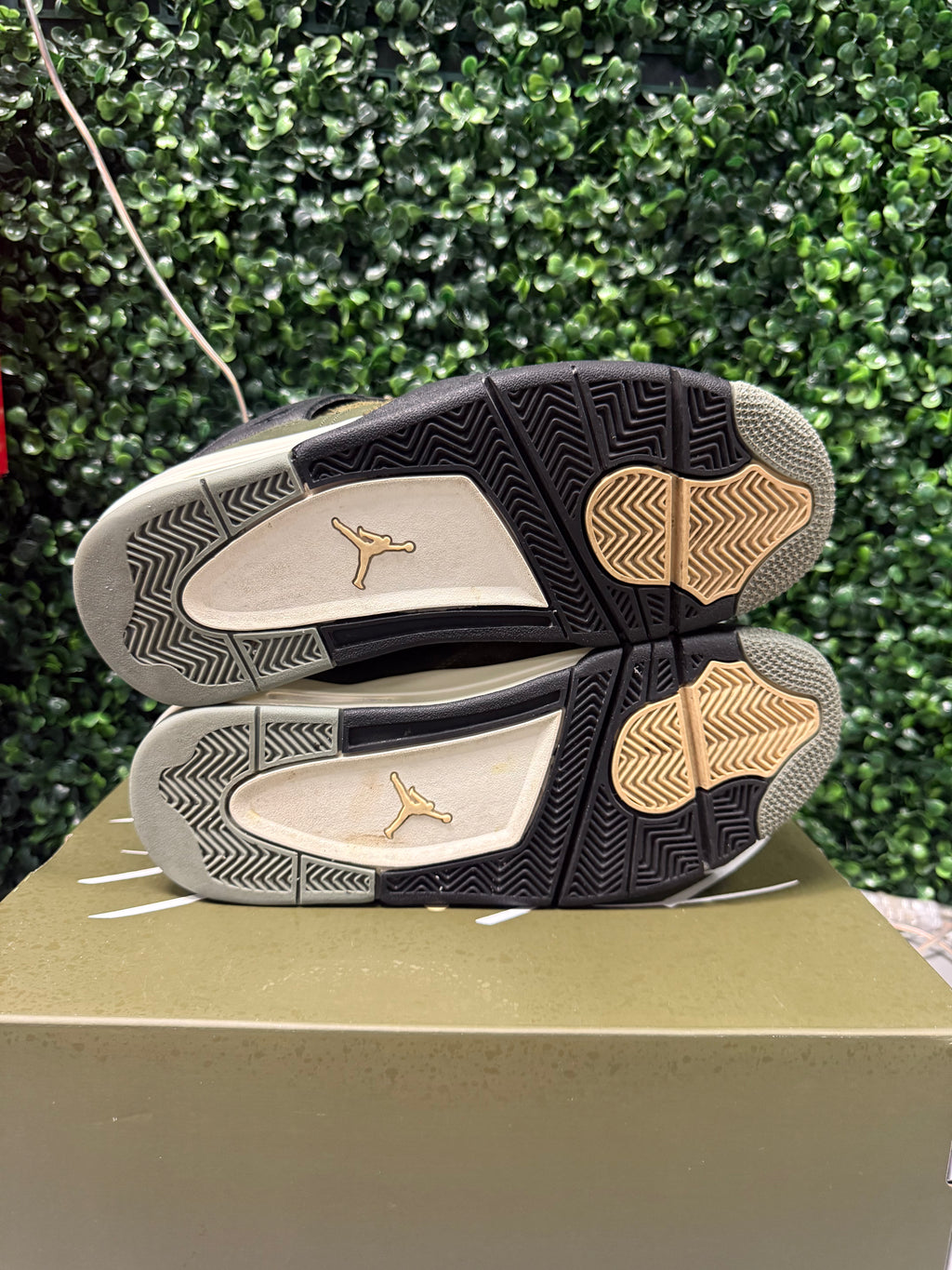 Jordan 4 "Craft Olive" Size 8 Preowned