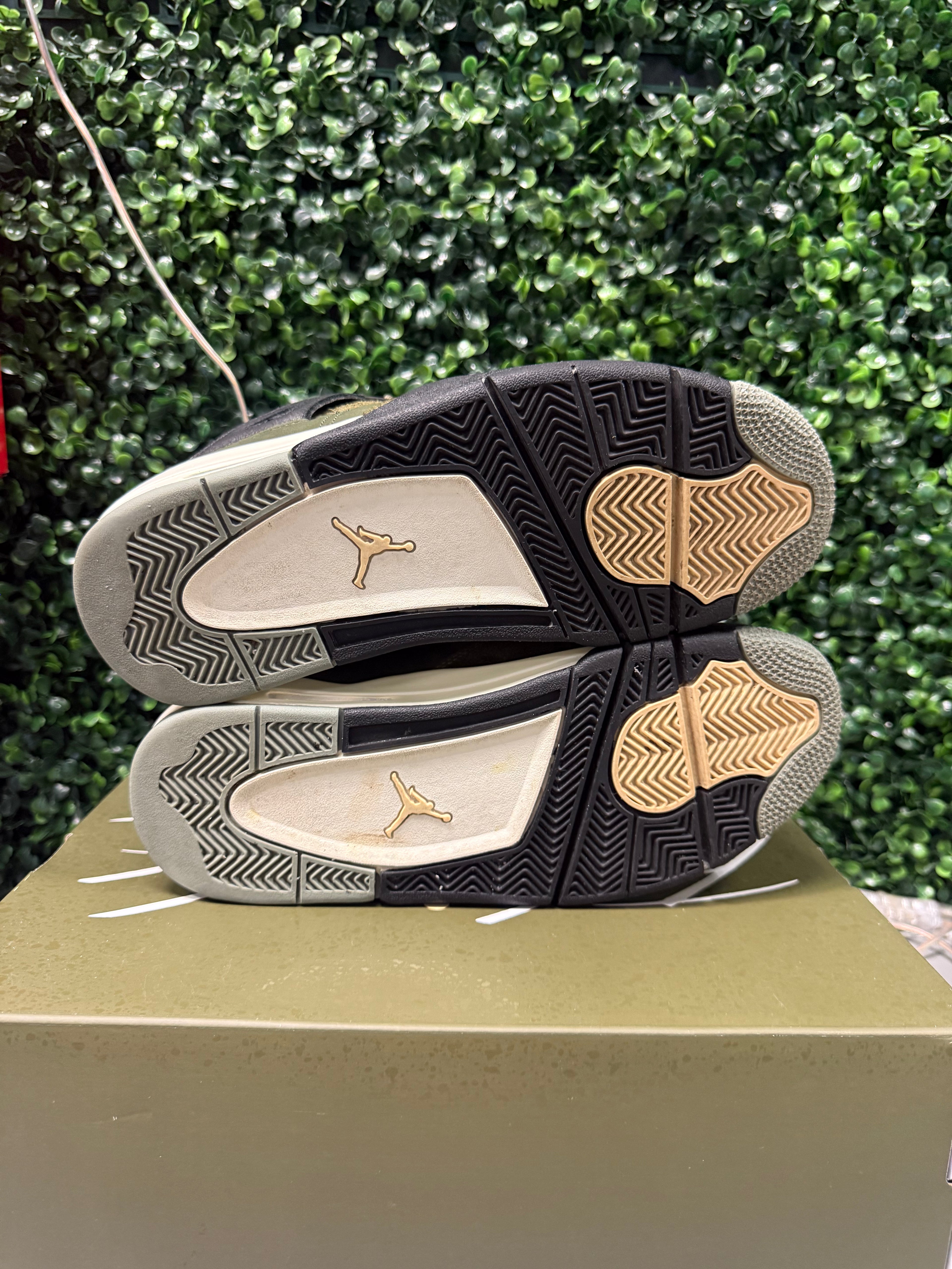 Jordan 4 "Craft Olive" Size 8 Preowned