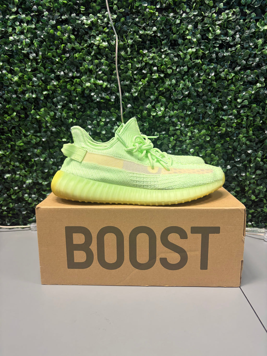 Adidas Yeezy Boost 350 V2 "Glow" Size 11 Preowned
