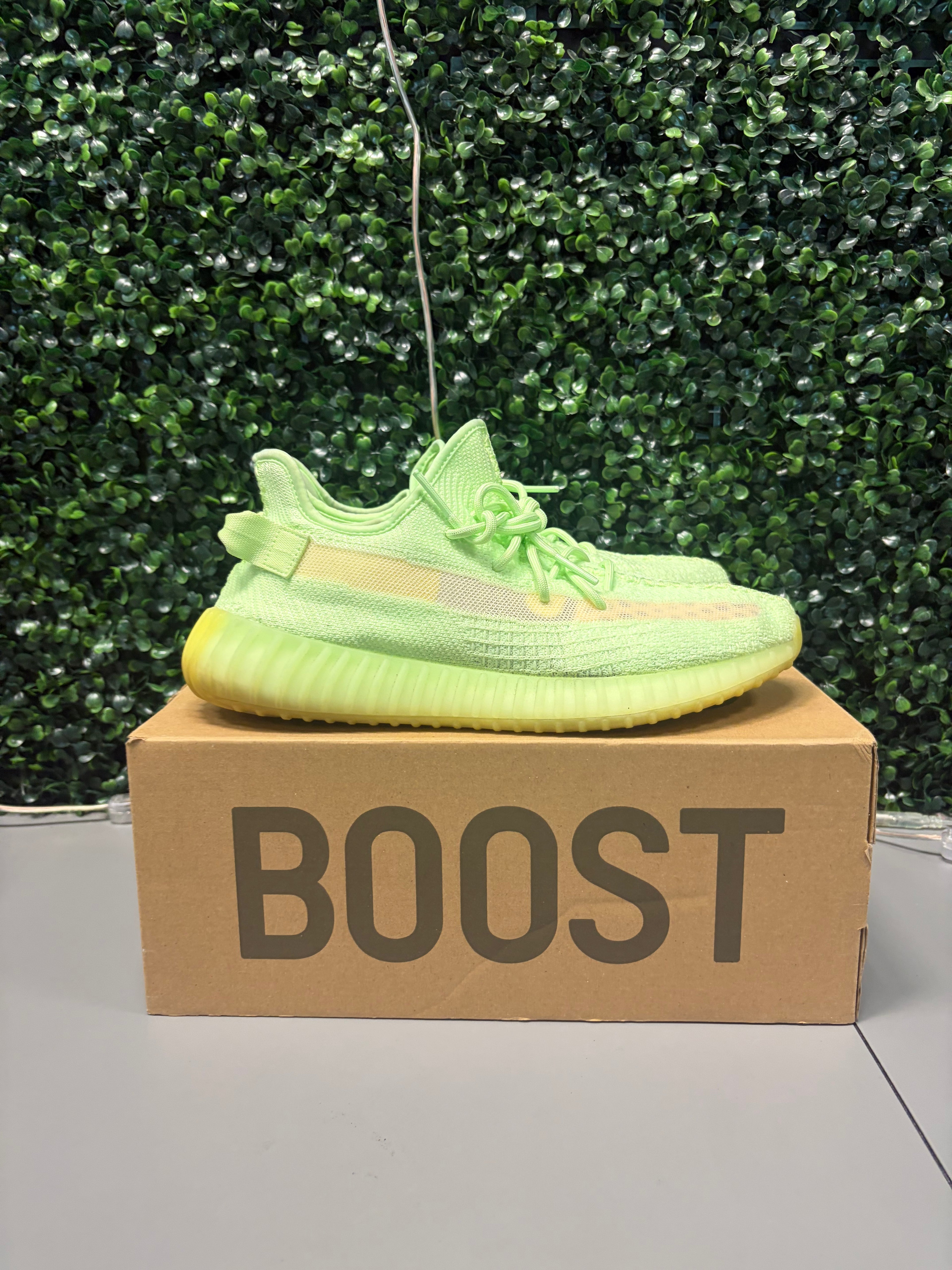 Adidas Yeezy Boost 350 V2 "Glow" Size 11 Preowned