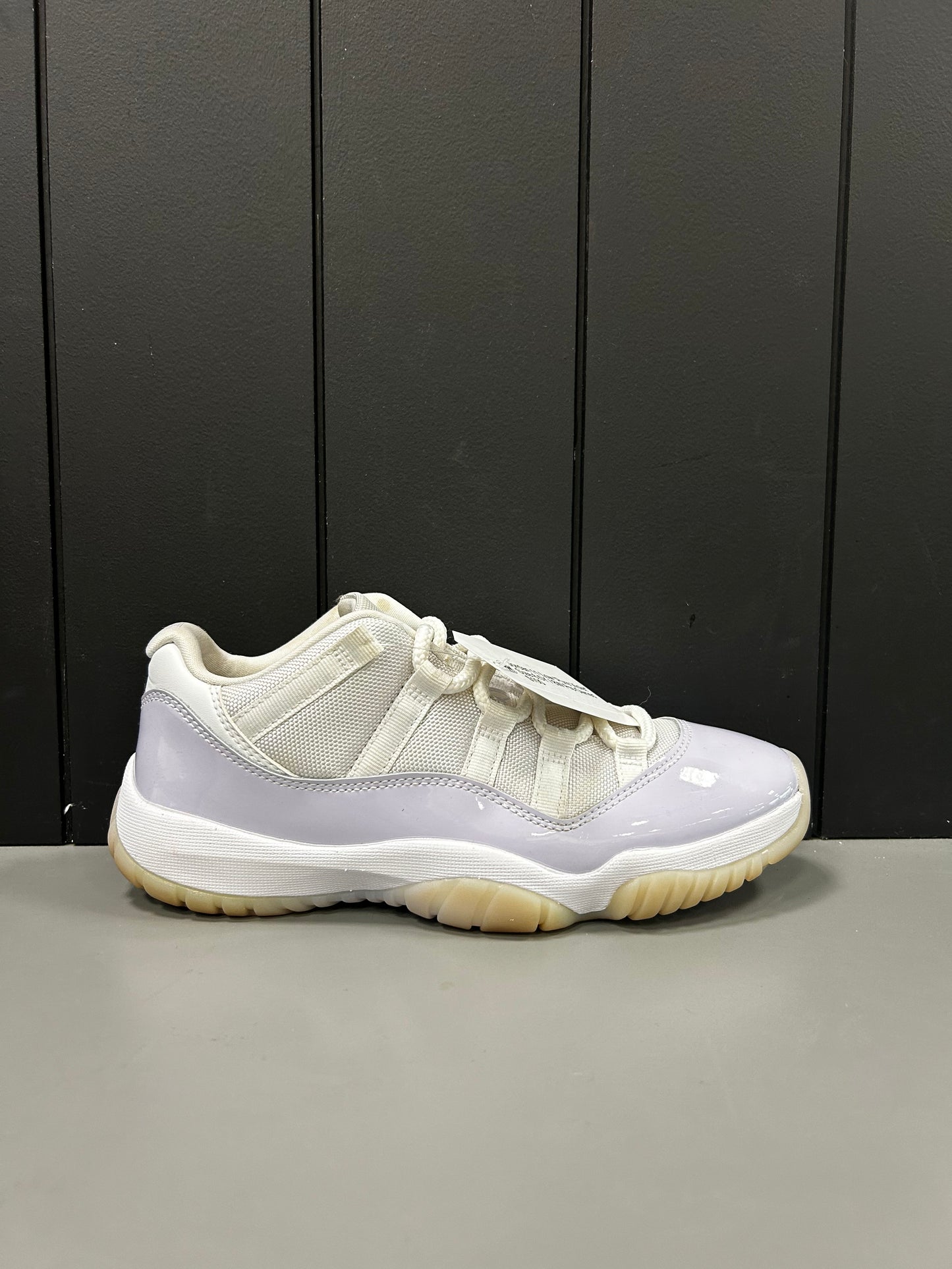 Jordan 11 Low "Pure Violet" Size 6.5Y / 8W Preowned