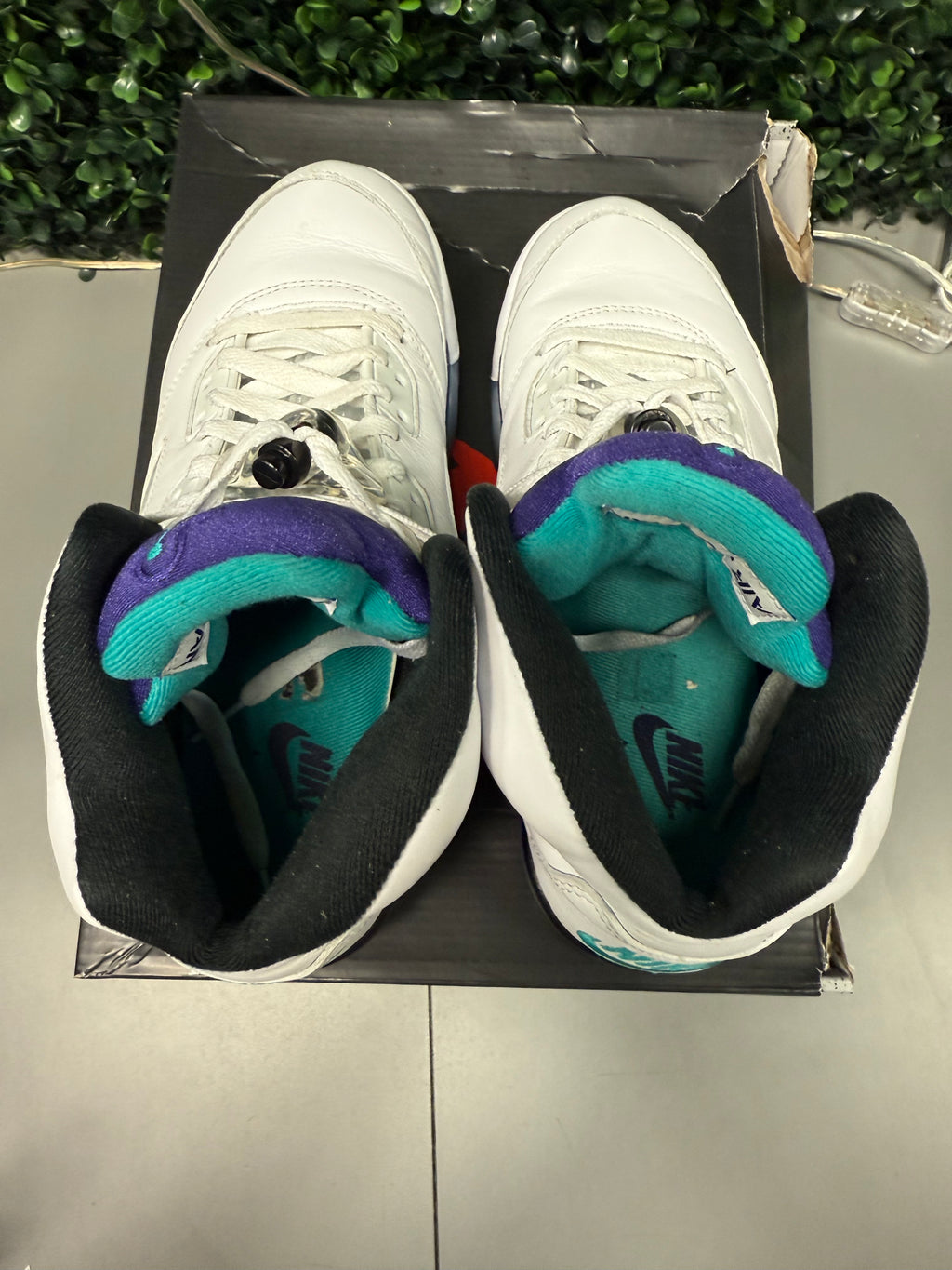 Jordan 5 "Grape" Size 8.5 Preowned