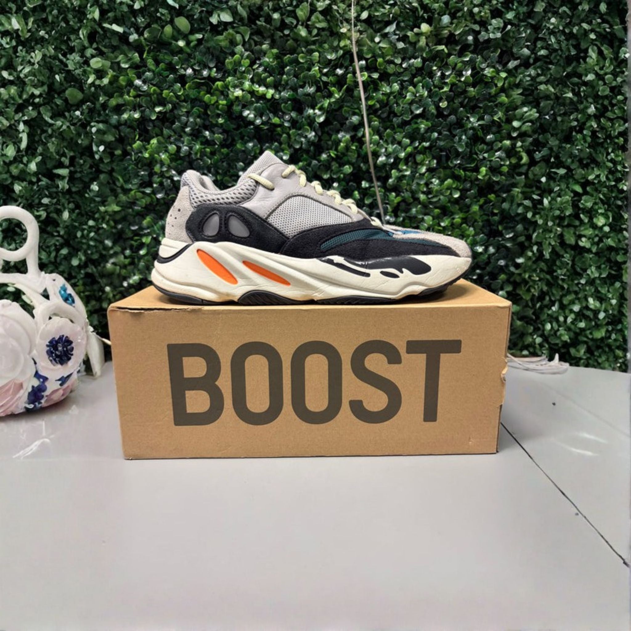 Yeezy Boost 700 "Wave Runner" Size 10 Preowned