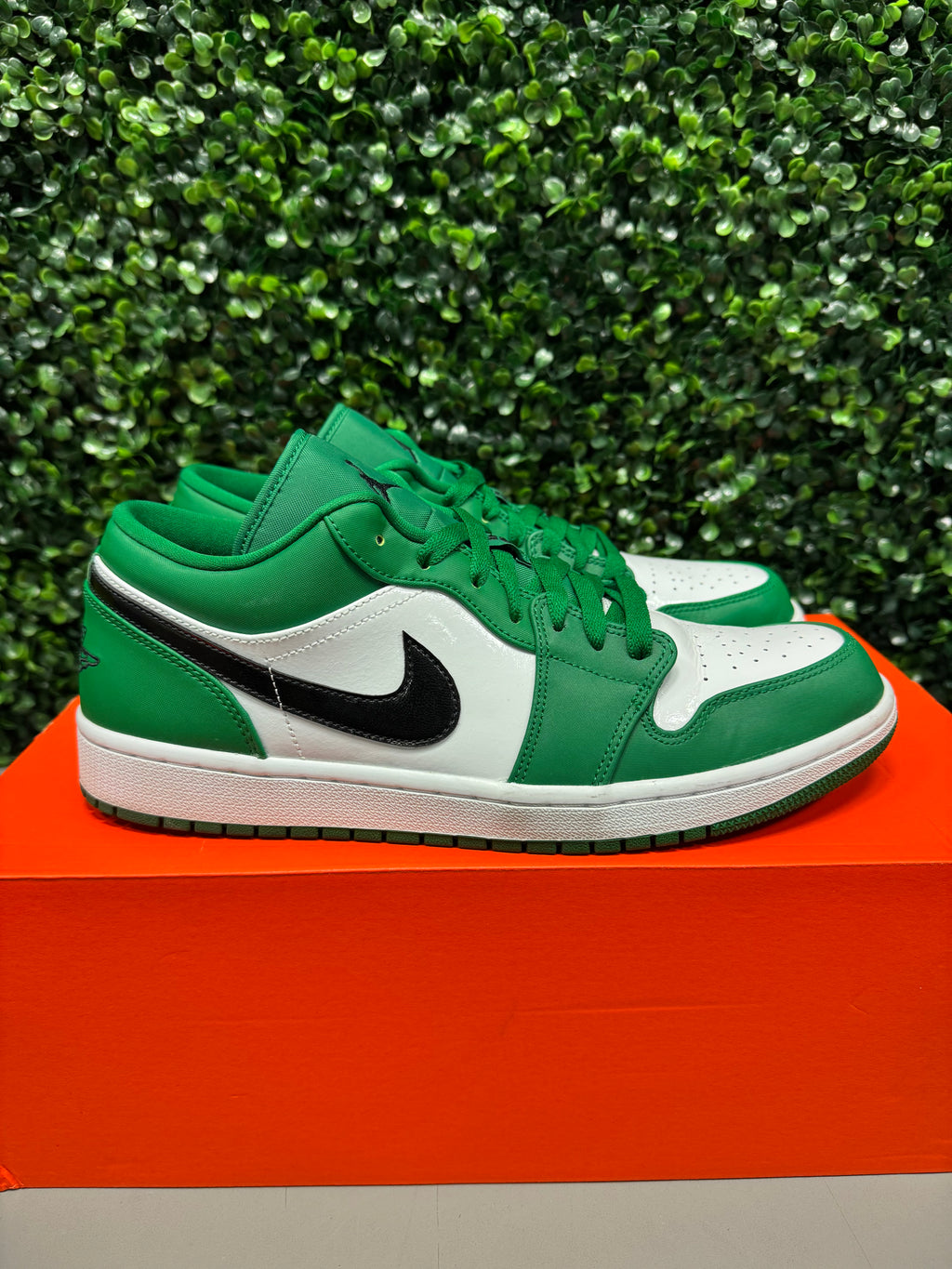 Jordan 1 Low "Pine Green" Size 11 Preowned