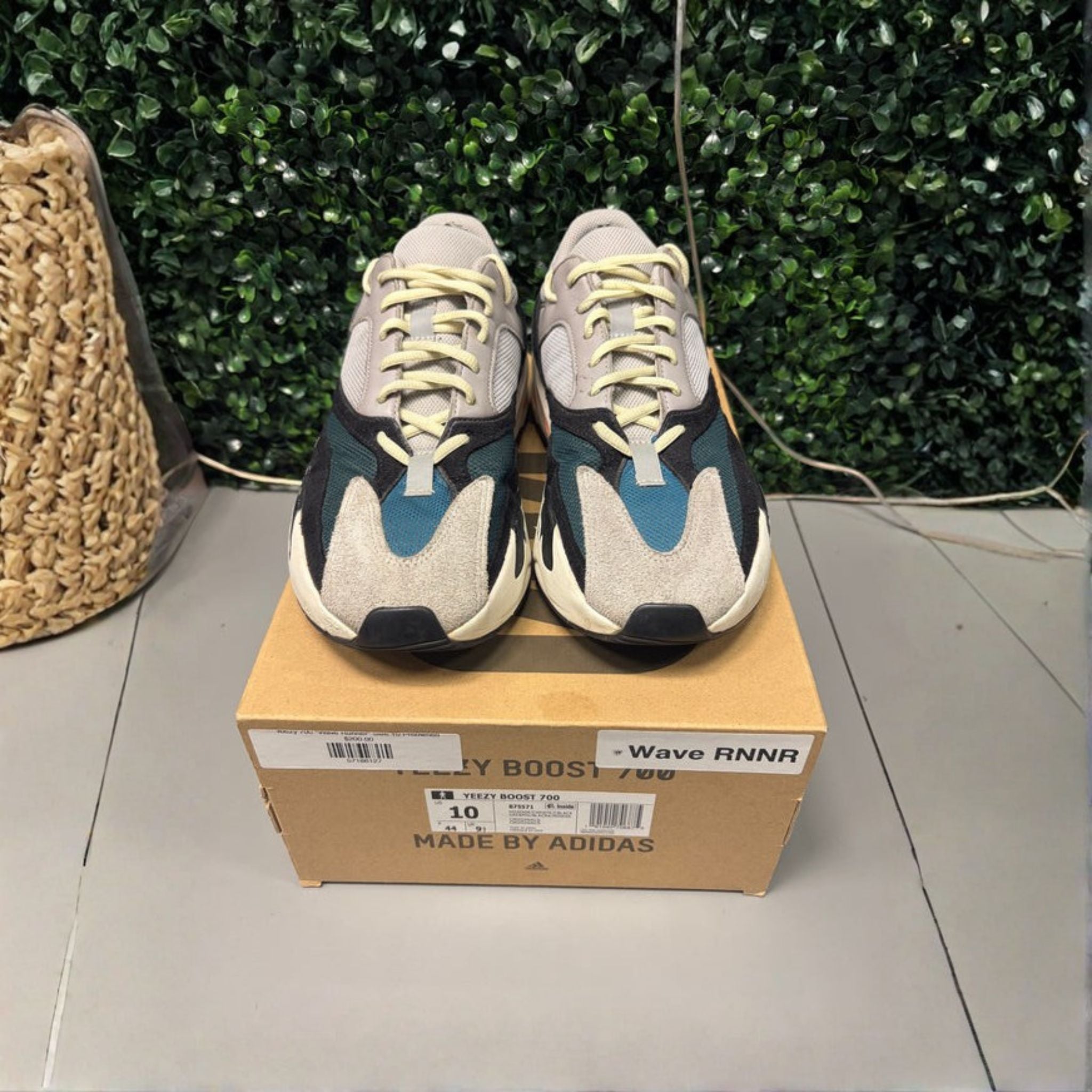 Yeezy Boost 700 "Wave Runner" Size 10 Preowned