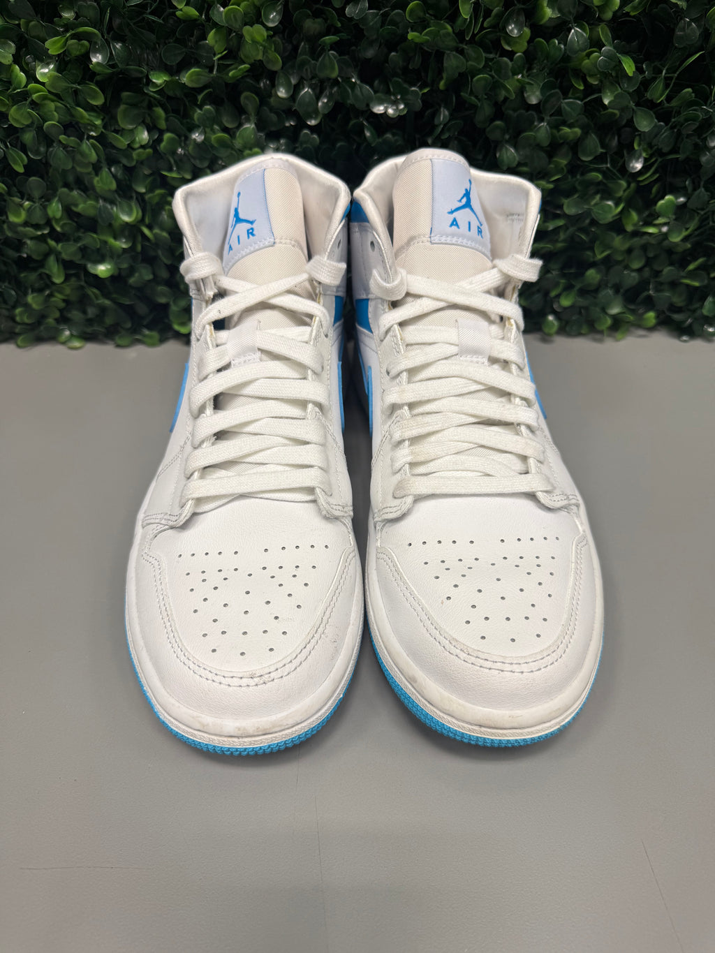 Jordan 1 Mid “UNC” Size 8.5W / 7Y Preowned