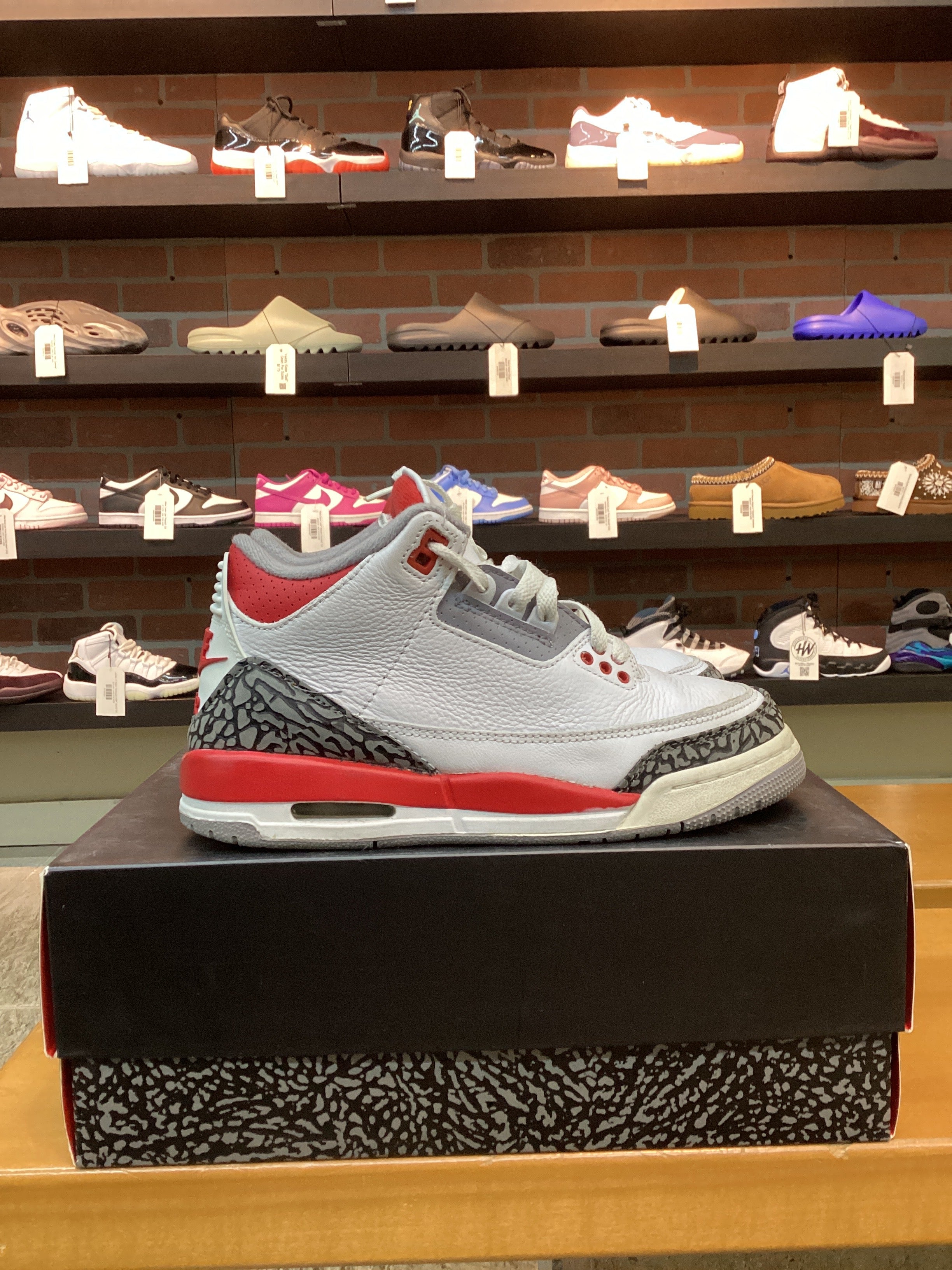Jordan 3 “Fire Red” size 5Y Preowned