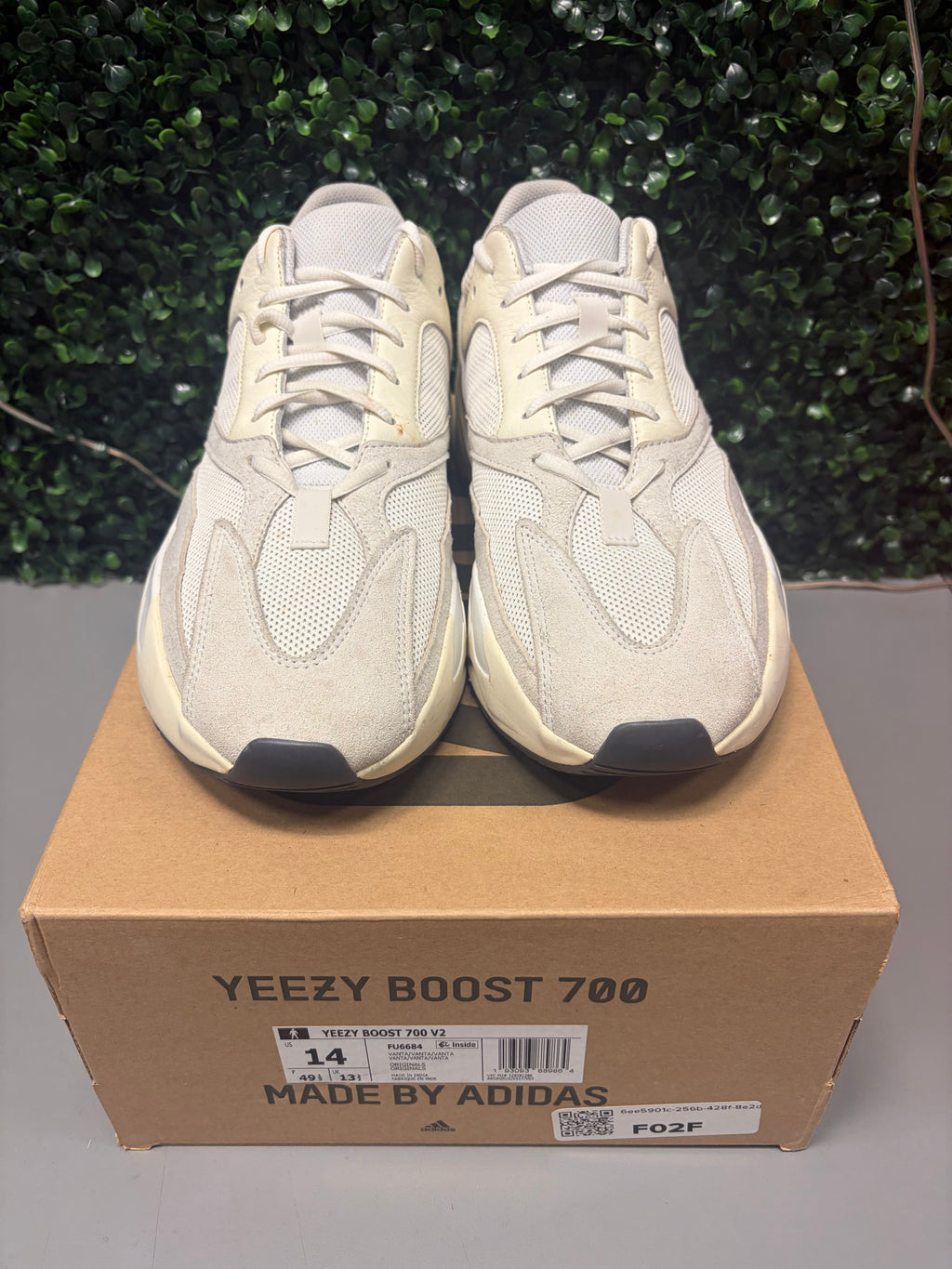 Yeezy Boost 700 "Analog" Size 13 Preowned