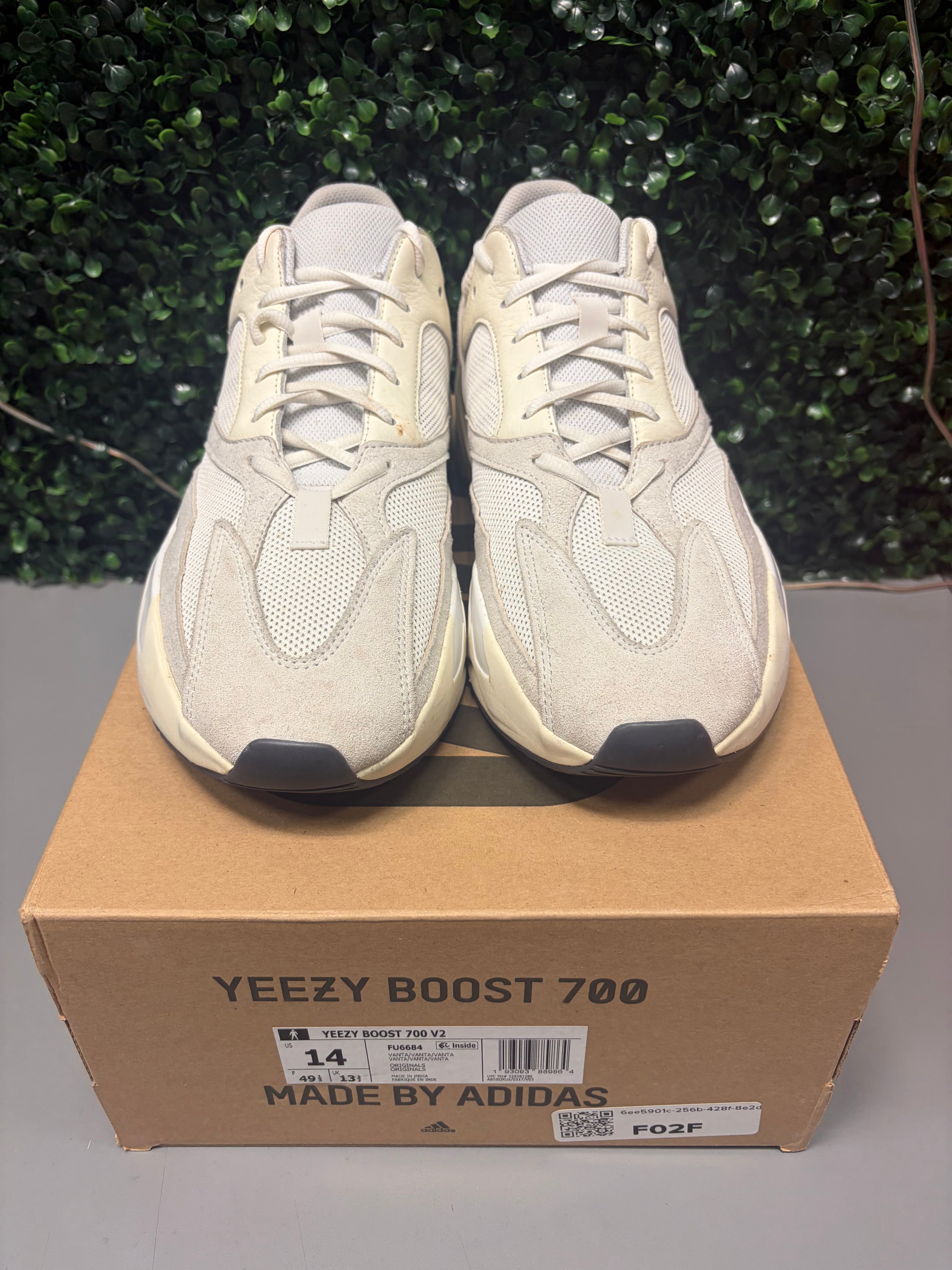 Yeezy Boost 700 "Analog" Size 13 Preowned