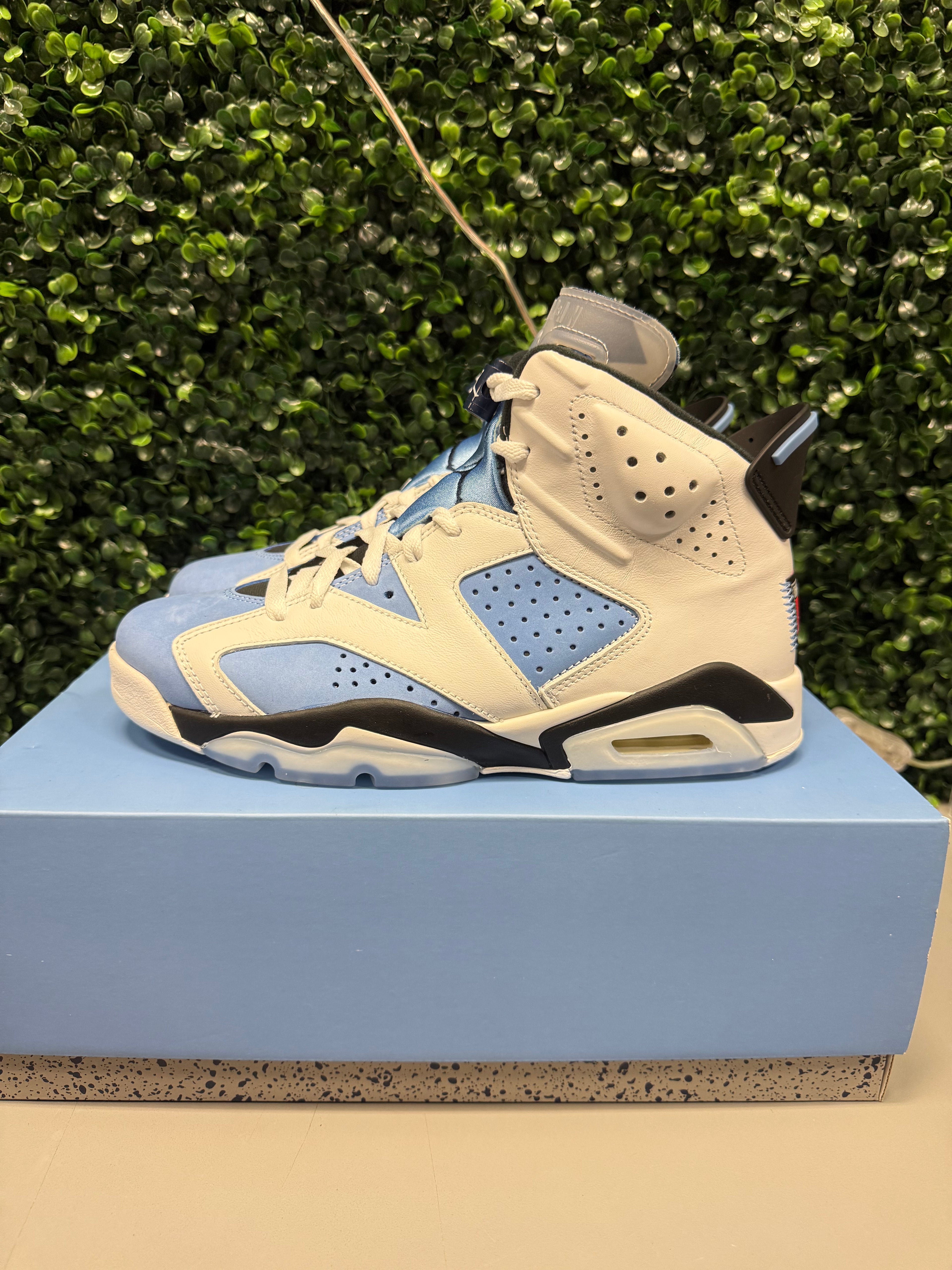 Jordan 6 "UNC" Size 8.5 Preowned