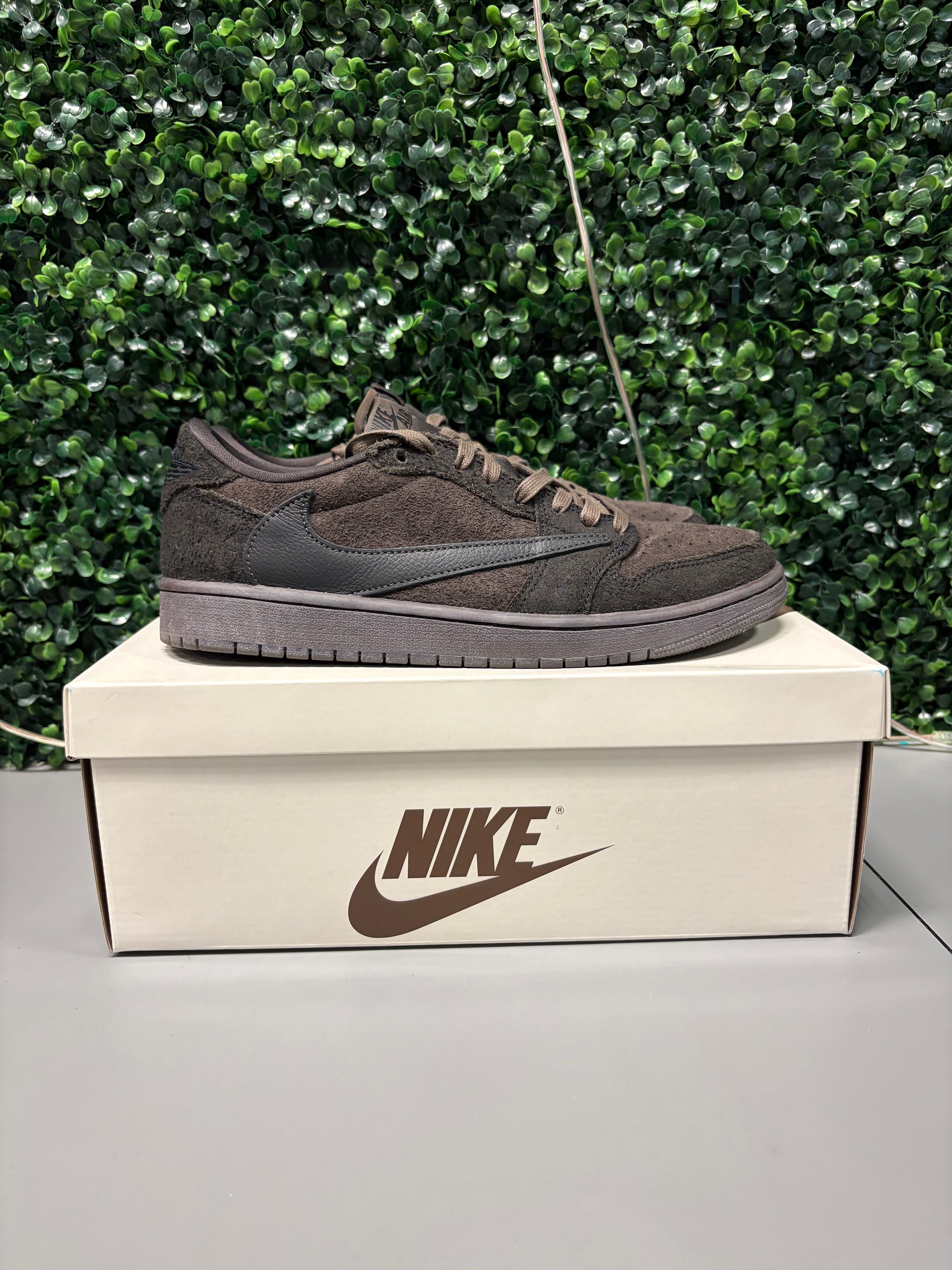 Jordan 1 Retro Low OG SP Travis Scott "Velvet Brown" Size 9 Preowned