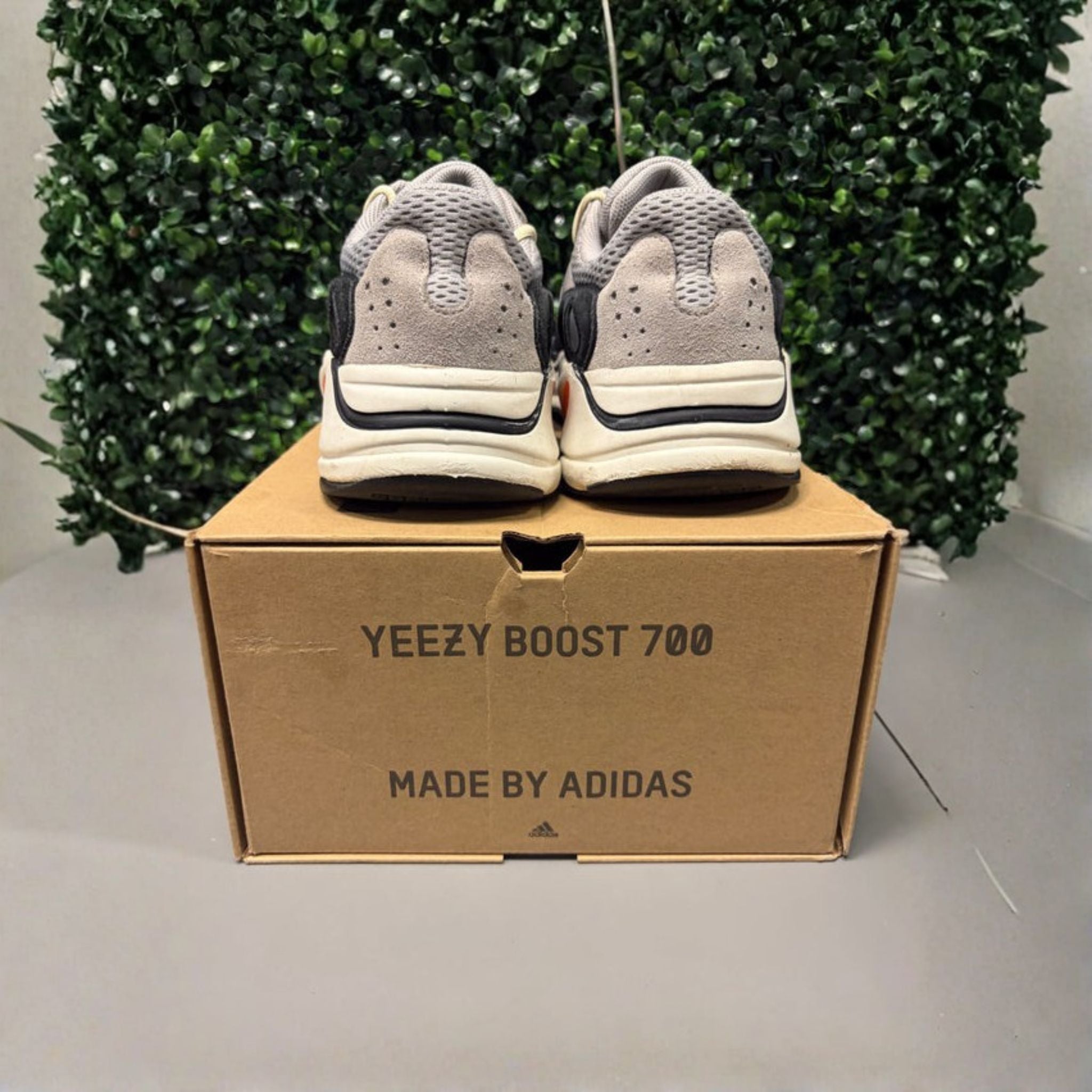 Yeezy Boost 700 "Wave Runner" Size 10 Preowned
