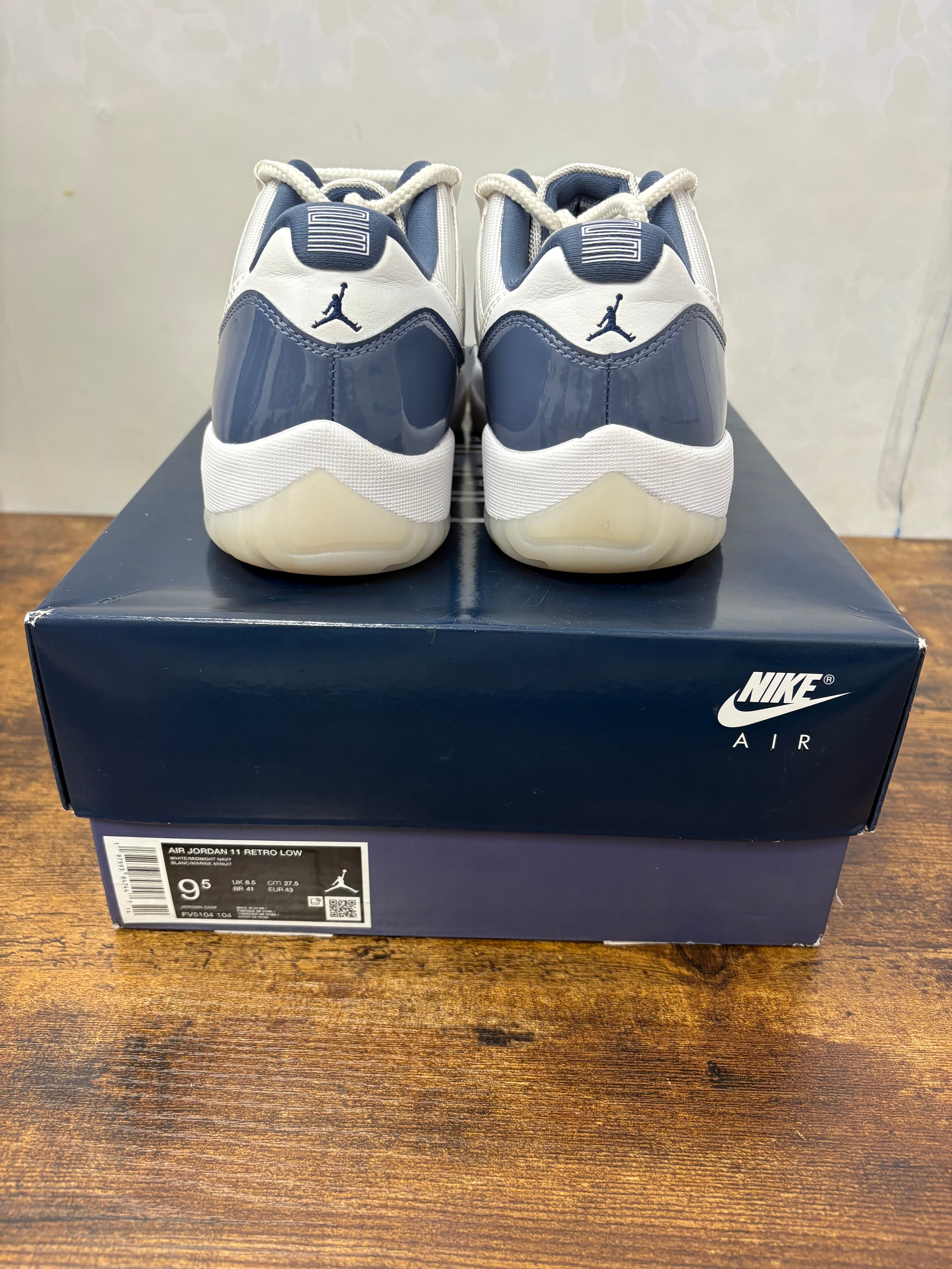 Jordan 11 “Diffused Blue” Preowned Size 9.5