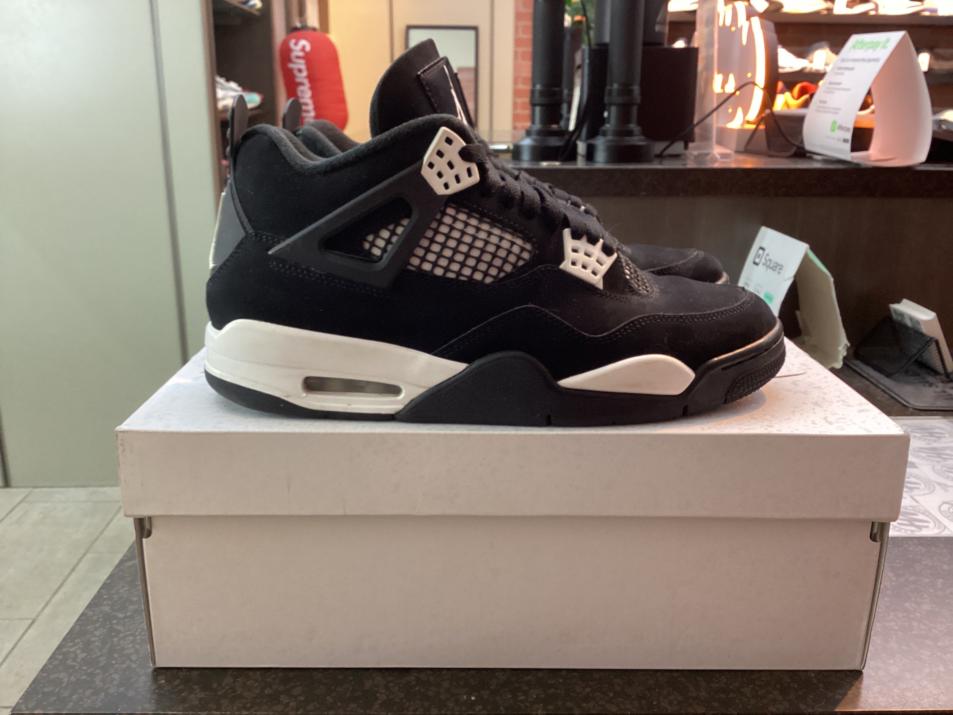 Jordan 4 “White Thunder” Preowned Size 9.5