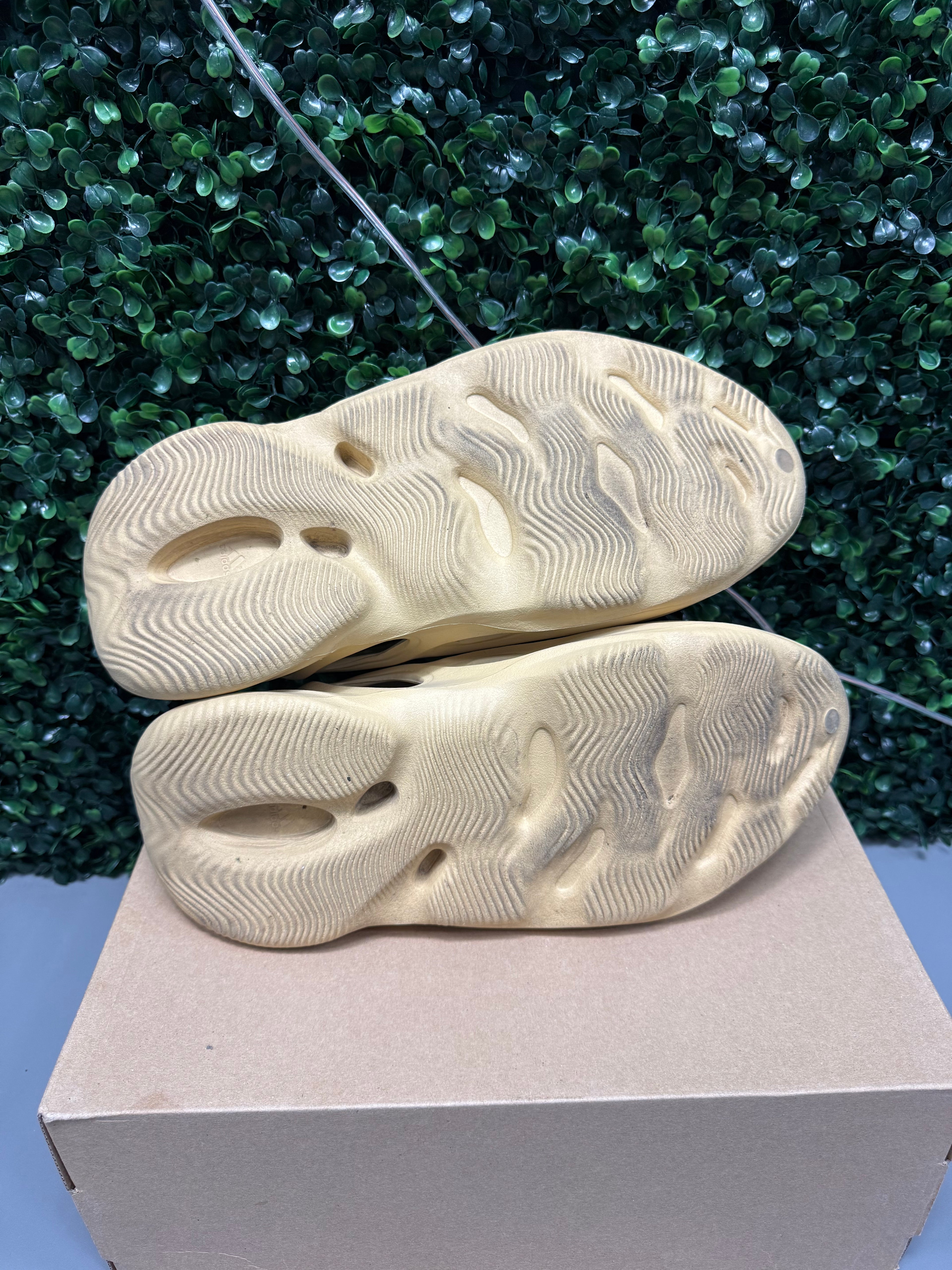 Yeezy Foam RNNR “Desert Sand” Size 12 Preowned