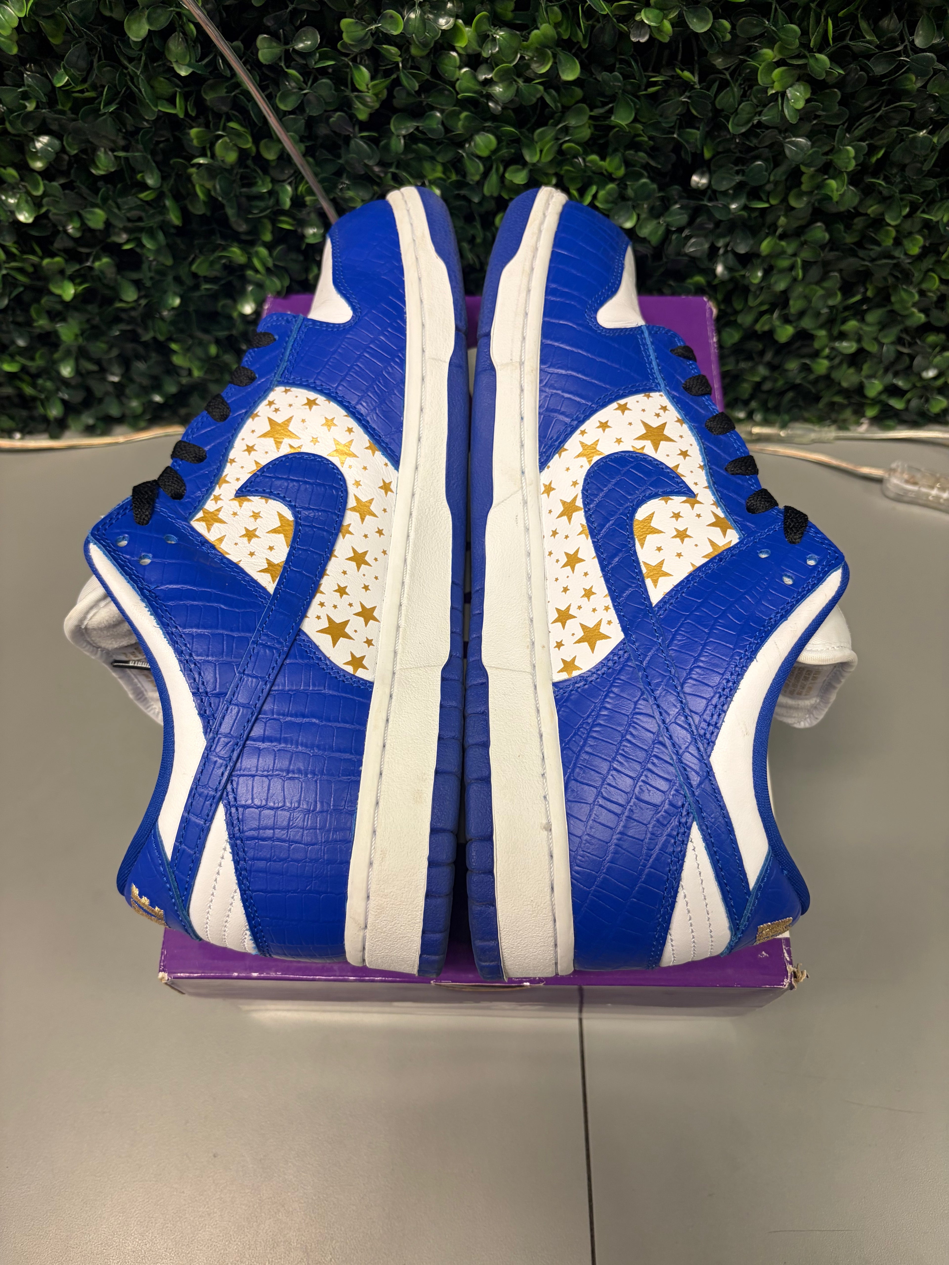 Nike SB Dunk Low Supreme Stars "Hyper Royal" Size 12 Preowned