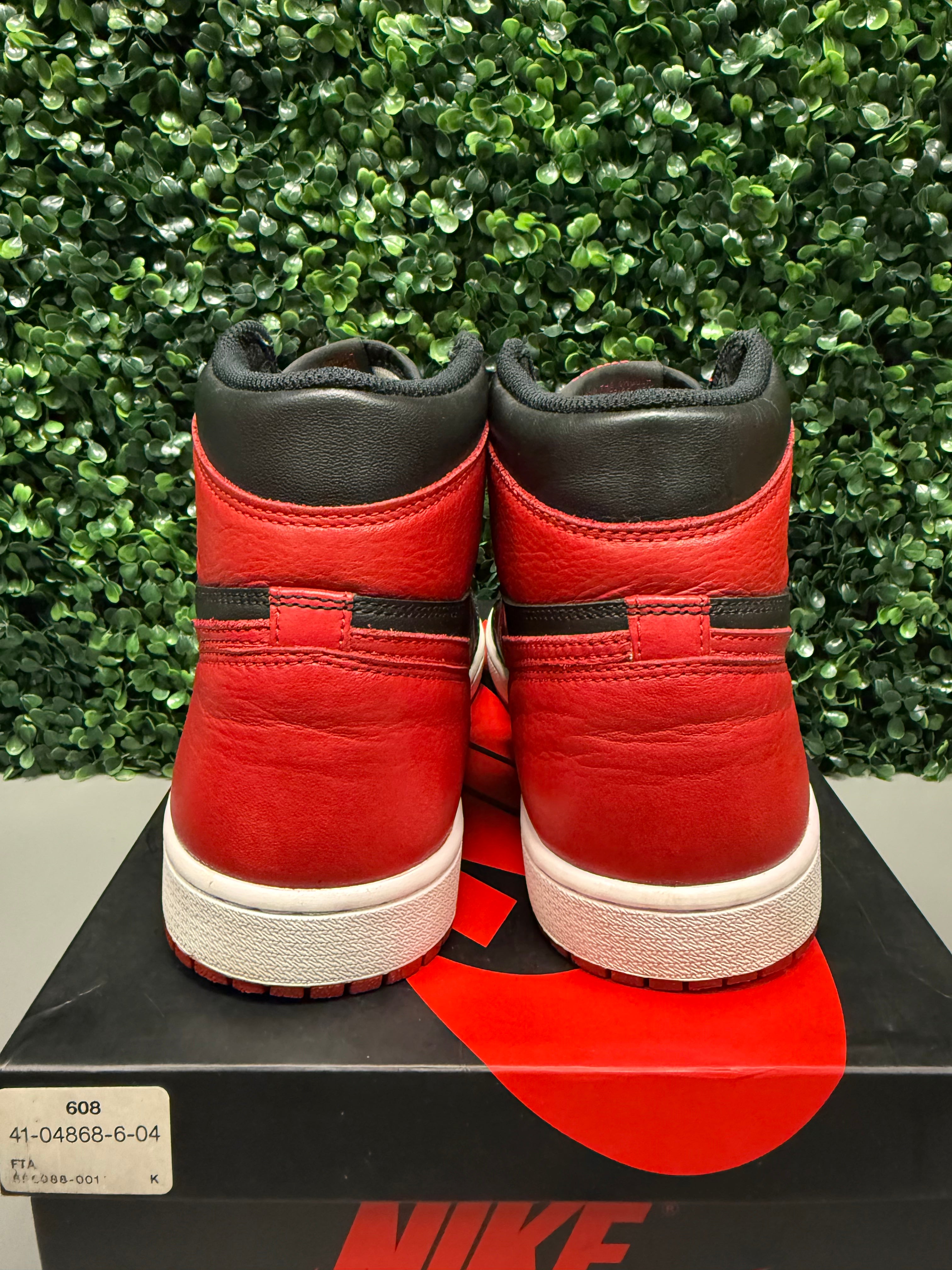 Jordan 1 High "Bred Banned" Size 8.5 Preowned