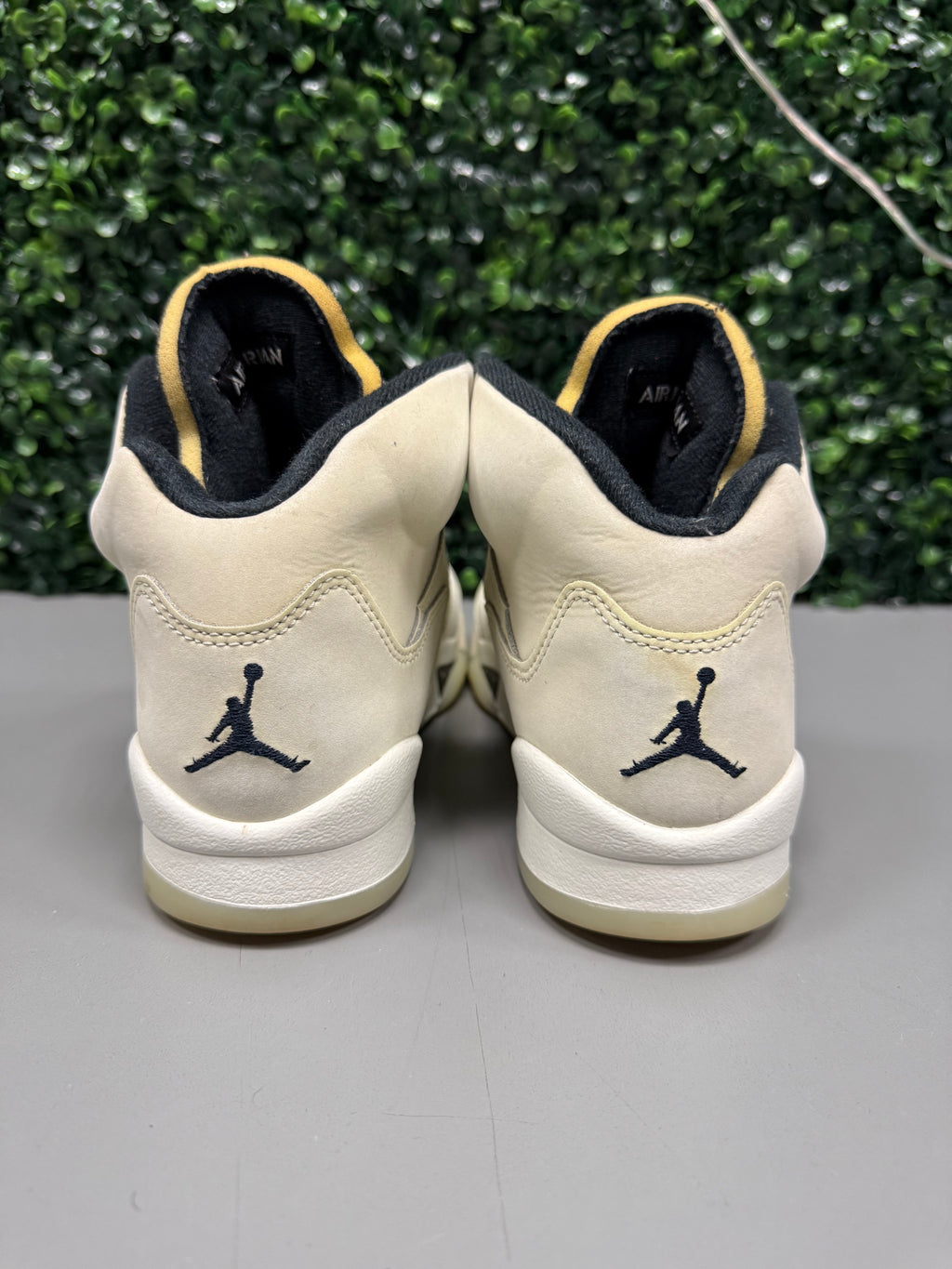 Jordan 5 “Sail” Size 6Y / 7.5W Preowned