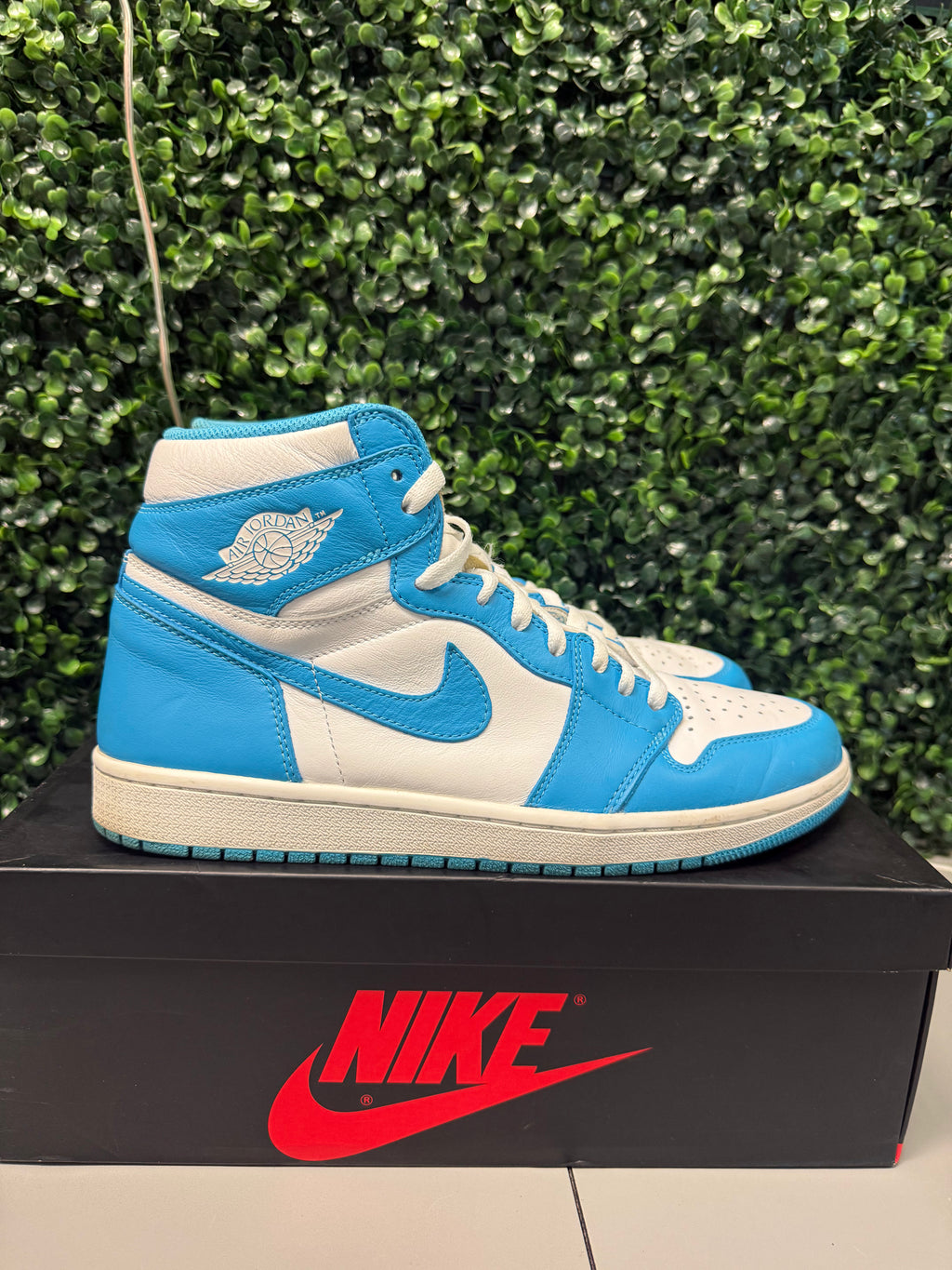 Jordan 1 High OG “UNC 2015” Size 11 Preowned