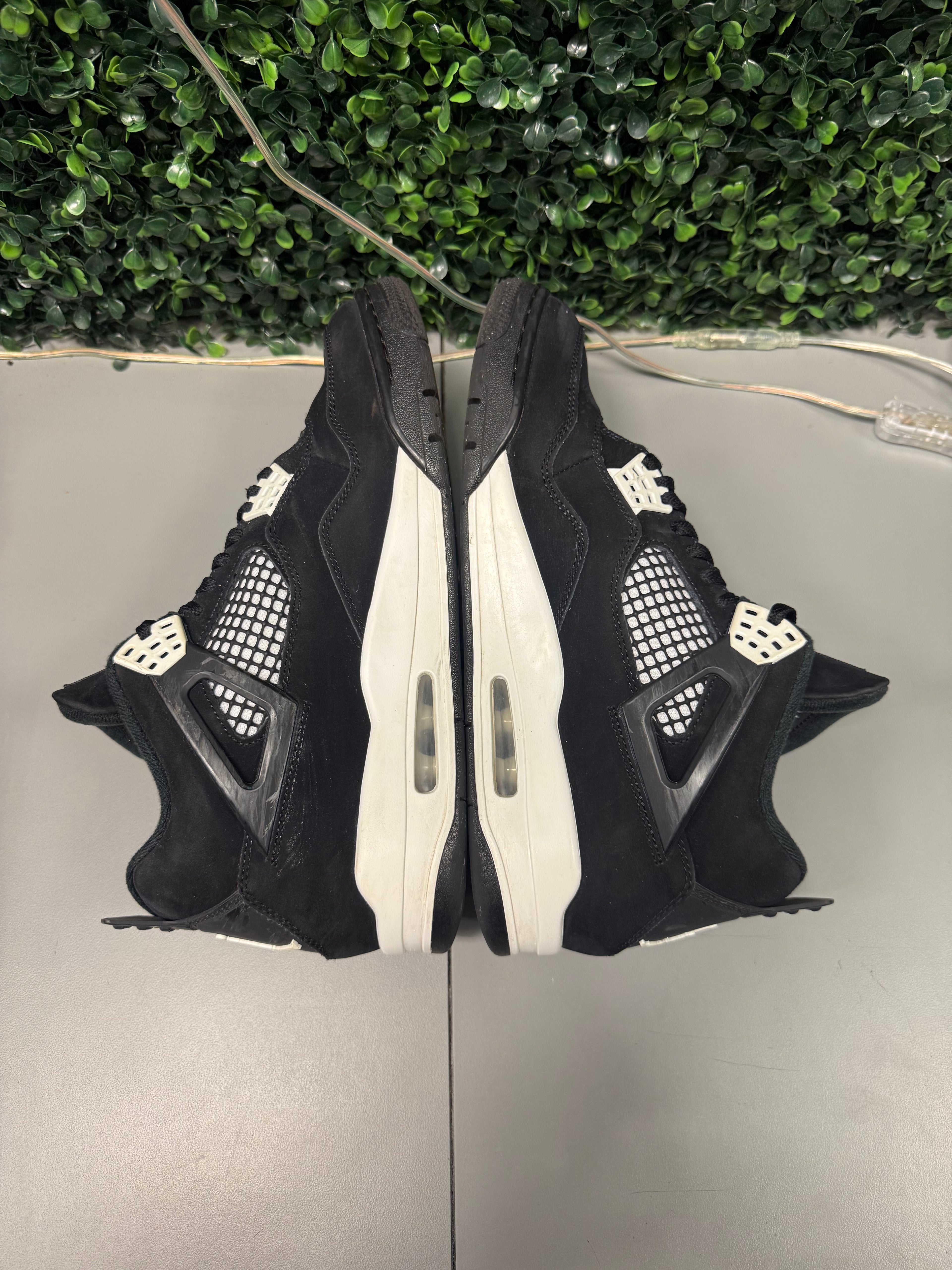 Jordan 4 "White Thunder" Size 10.5 Preowned