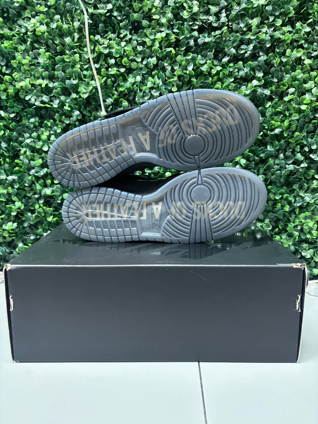 Nike Dunk Low "Ducks of a Feather Black University of Oregon PE" Size 8.5 Tried on