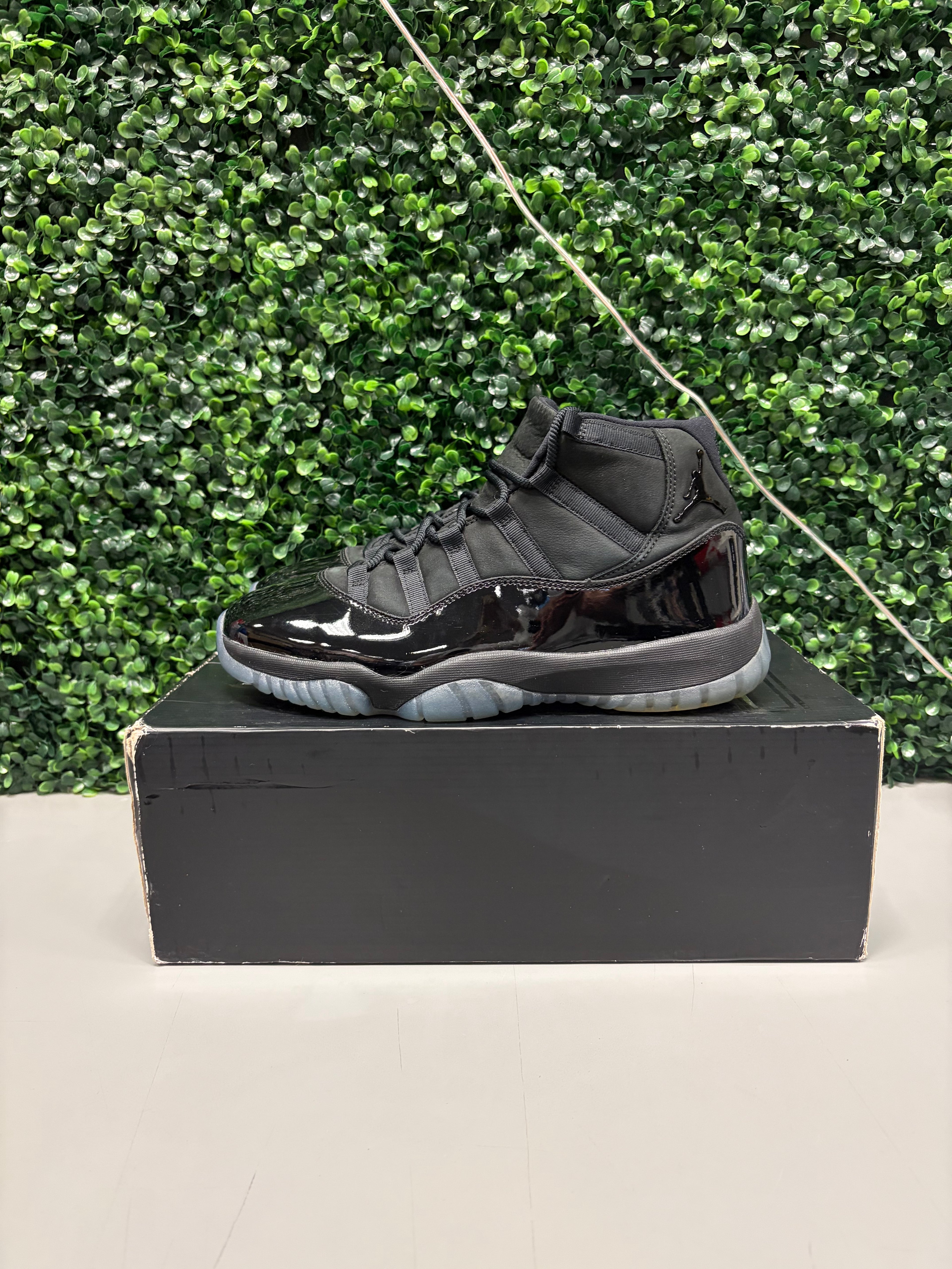 Jordan 11 "Cap and Gown" Size 11 Preowned