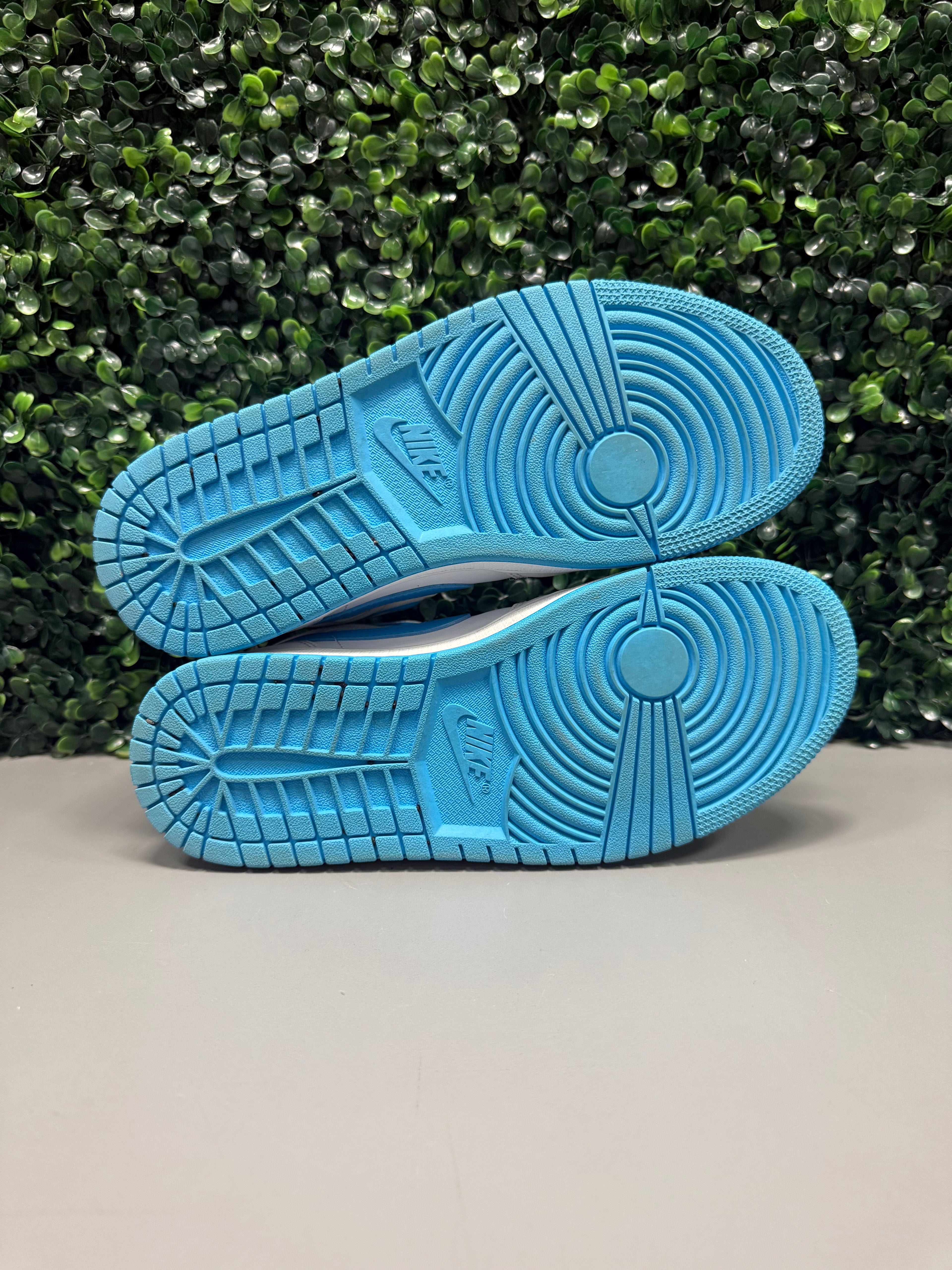 Jordan 1 Mid “UNC” Size 8.5W / 7Y Preowned