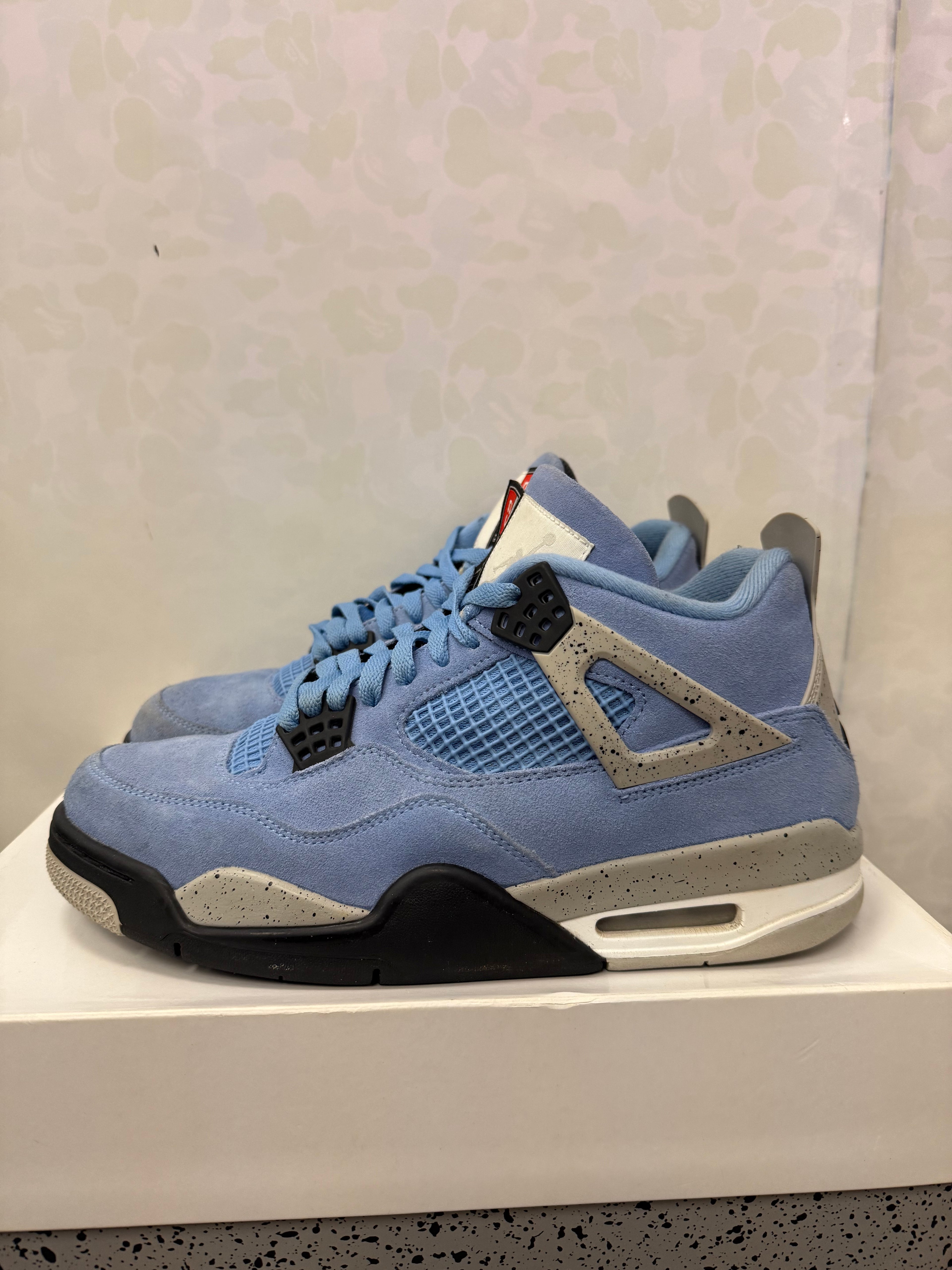 Jordan 4 “University Blue” Size 9 Preowned