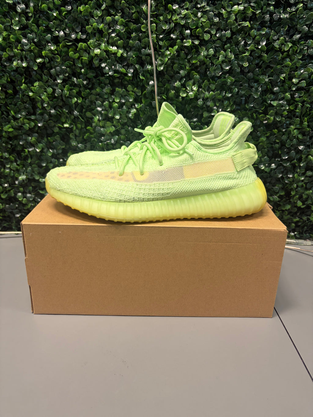 Adidas Yeezy Boost 350 V2 "Glow" Size 11 Preowned