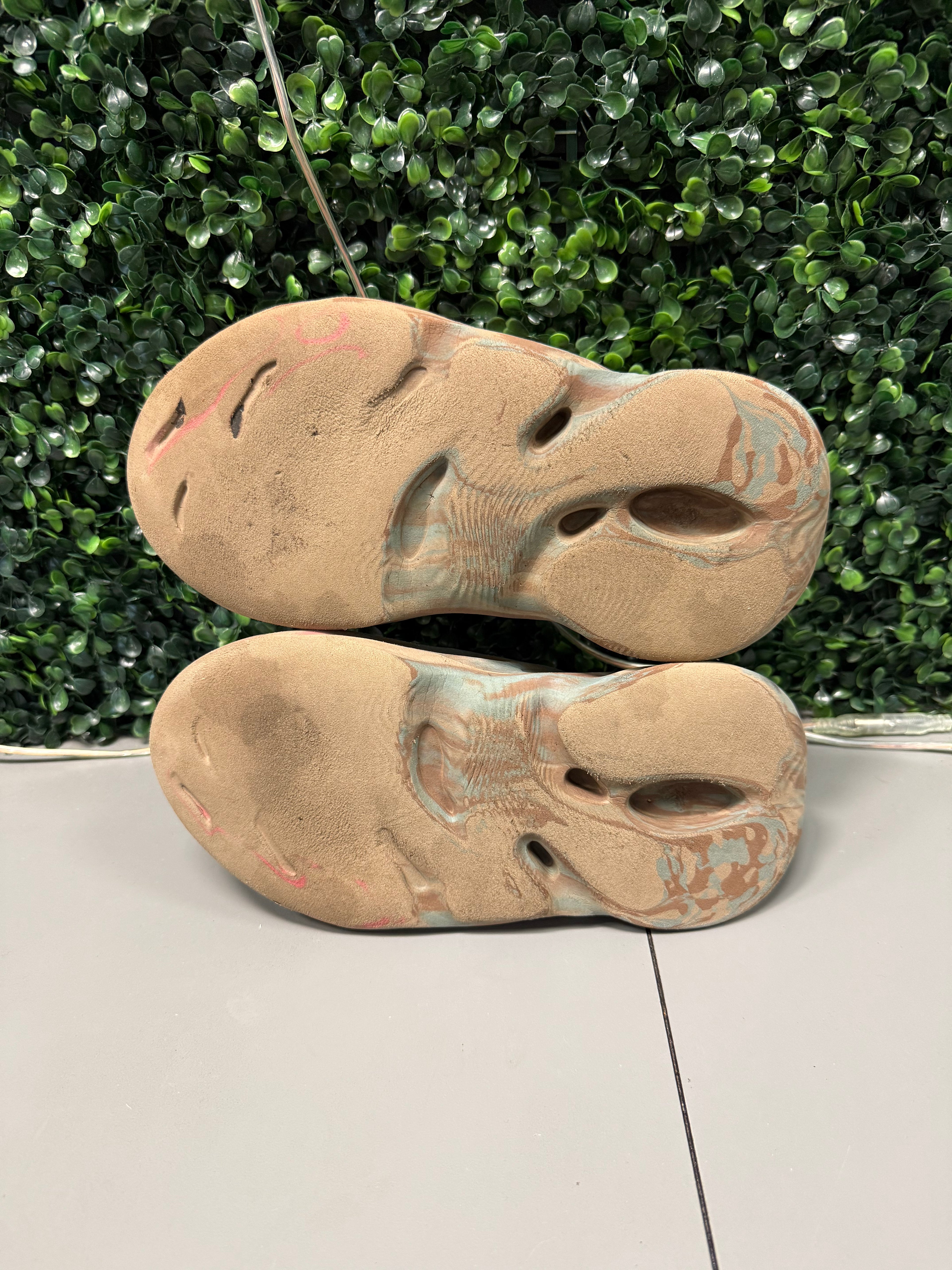 Yeezy Foam RNNR "MX Sand Grey" Size 7 Preowned