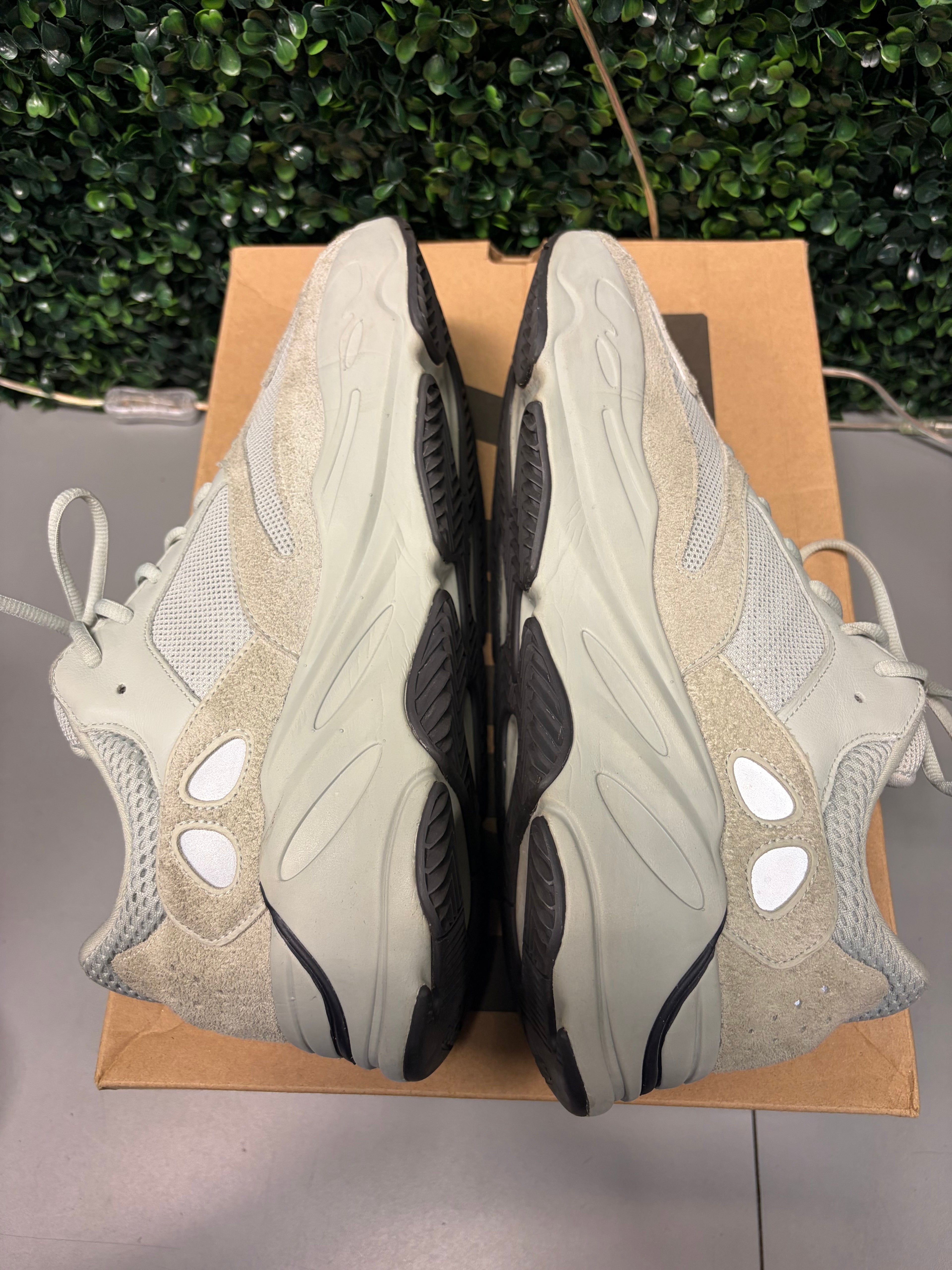 Yeezy 700 "Salt" Size 13 Preowned