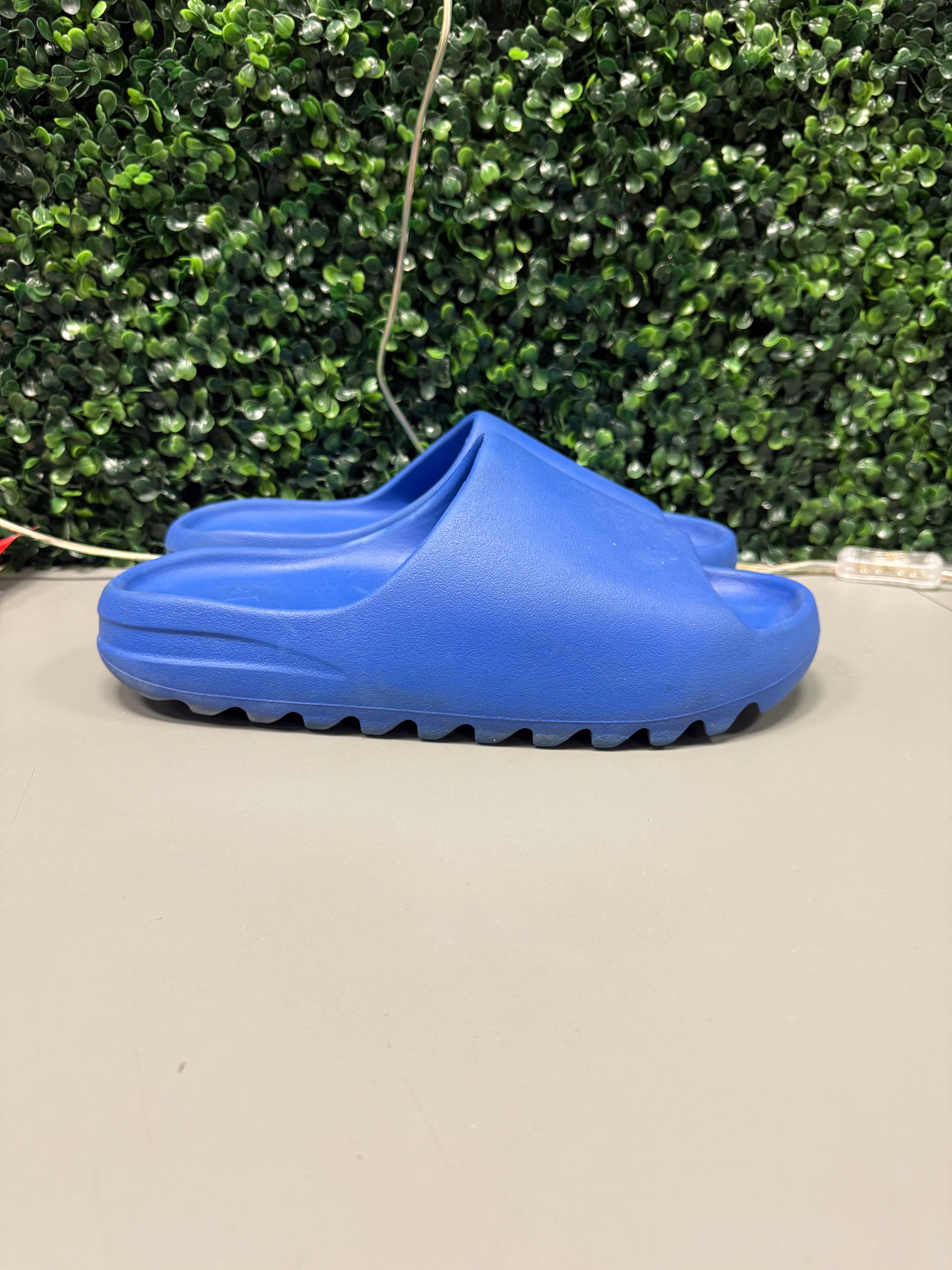 Yeezy Slide "Azure" Size 13 Preowned