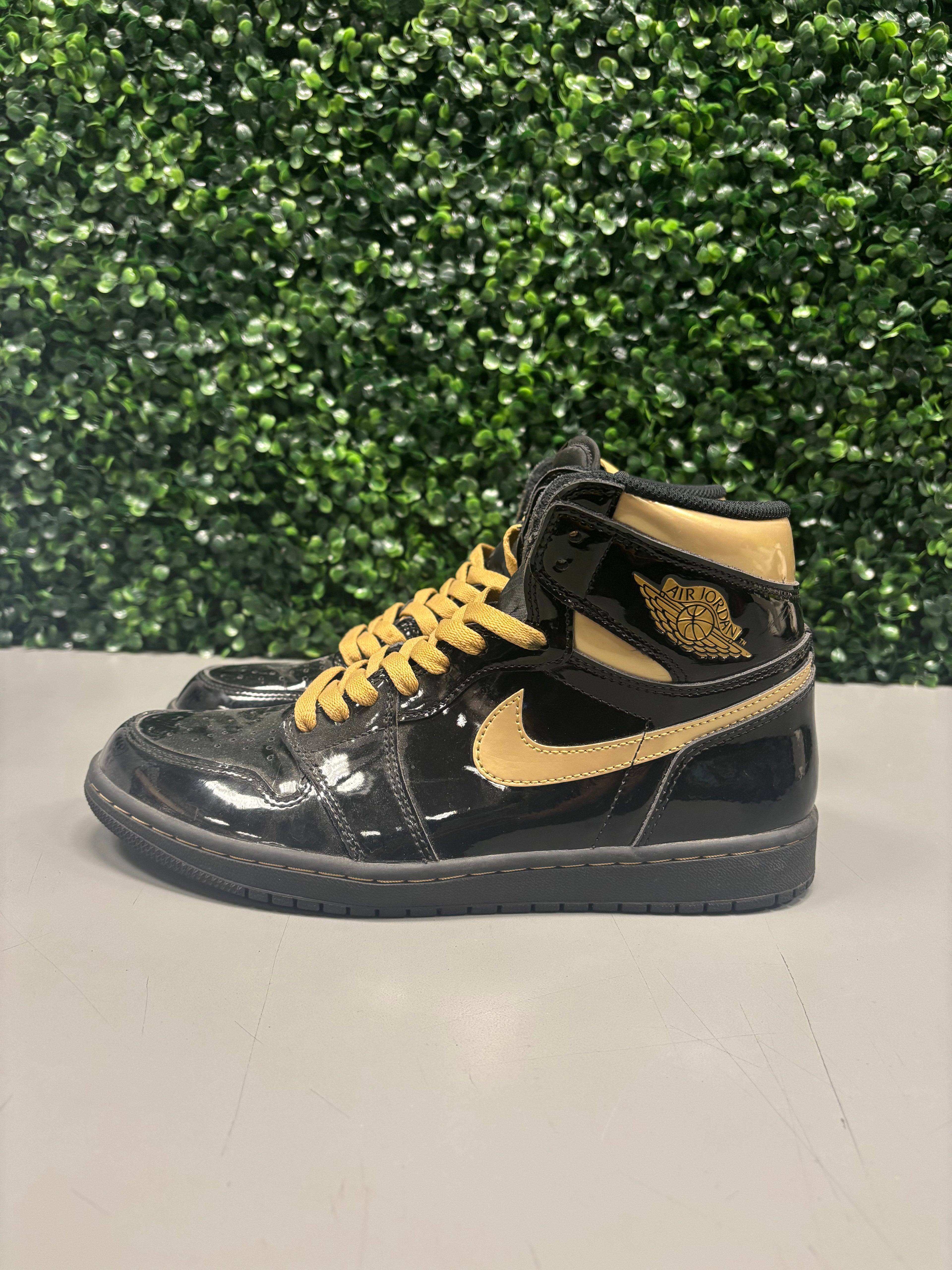 Jordan 1 High "Metallic Gold" Size 10 Preowned
