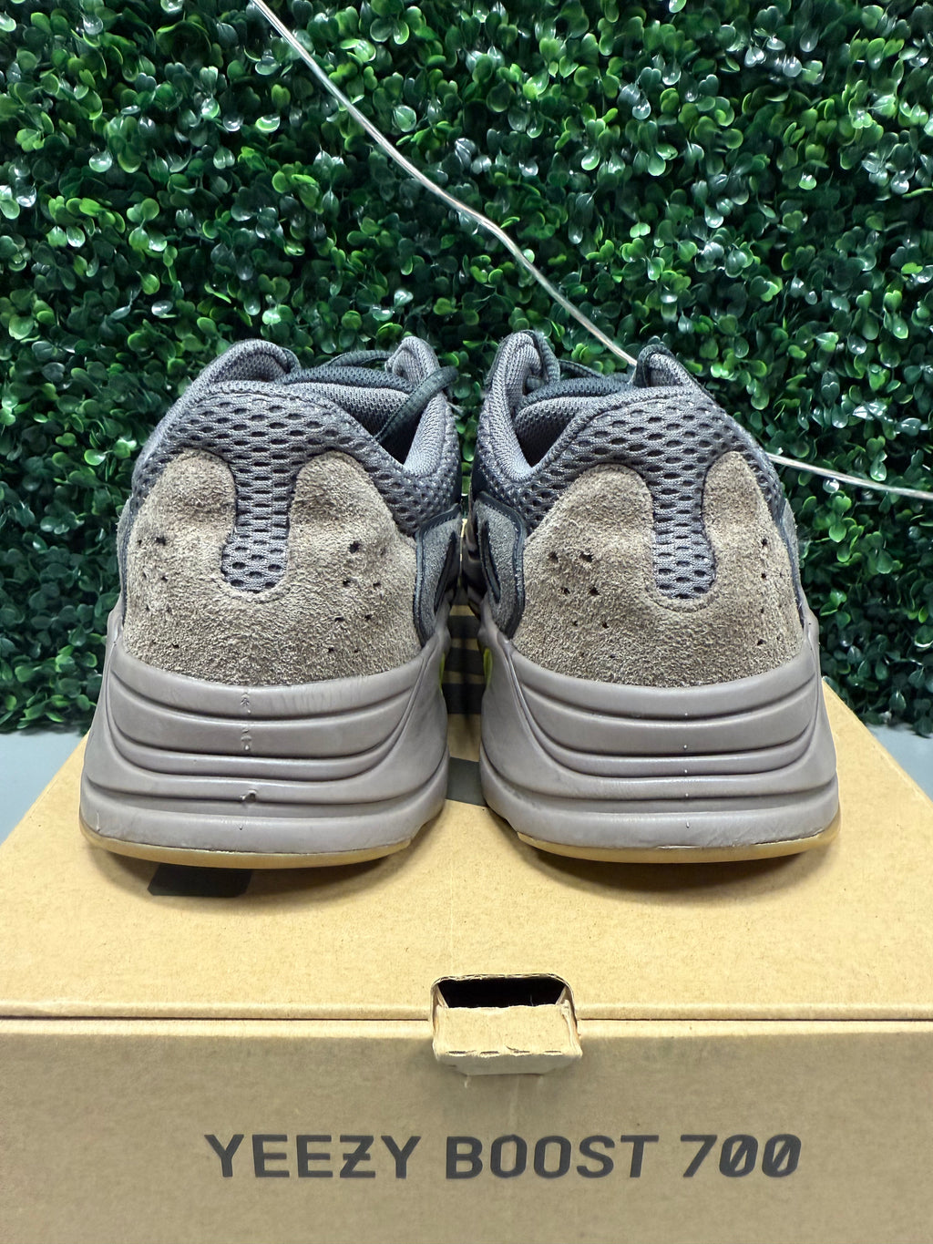 Adidas Yeezy Boost 700 "Mauve" Size 10.5 Preowned