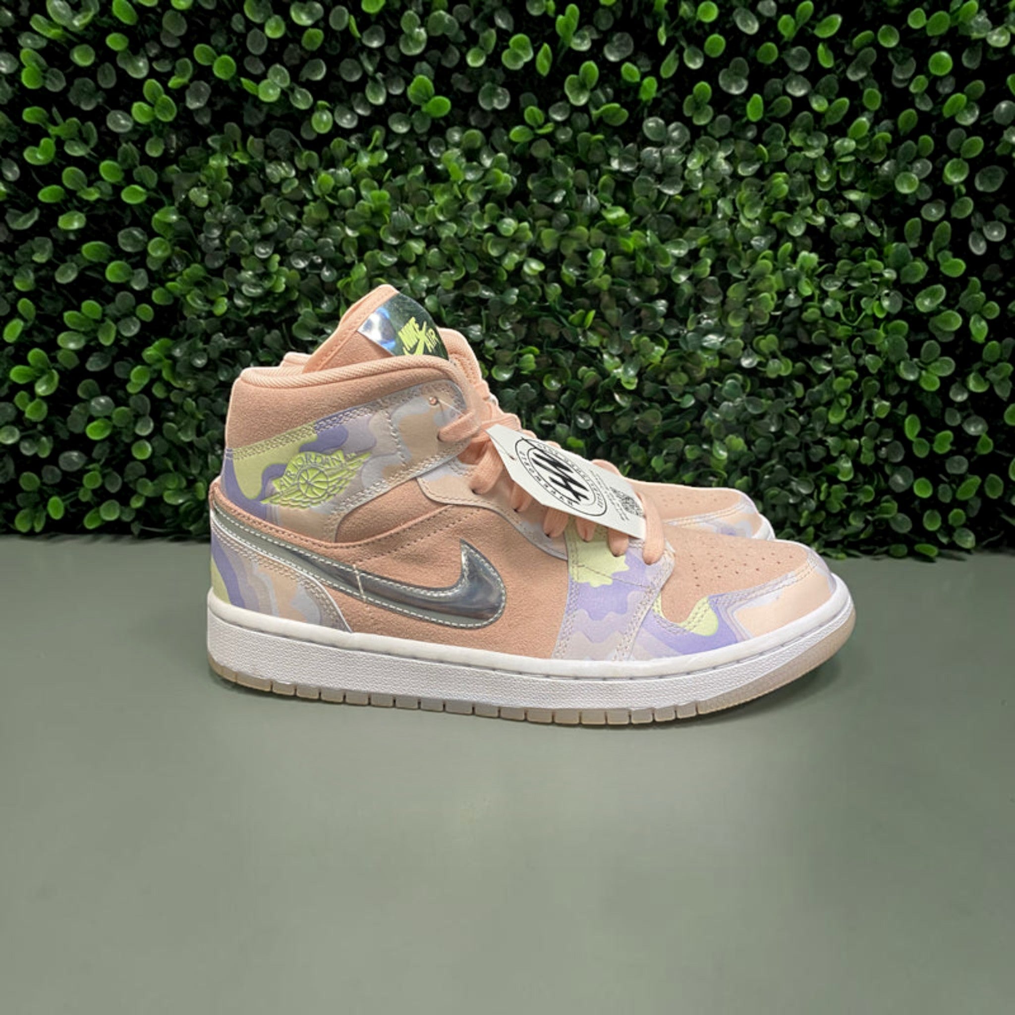 Jordan 1 Mid "HER" Size 9W / 7.5Y Preowned